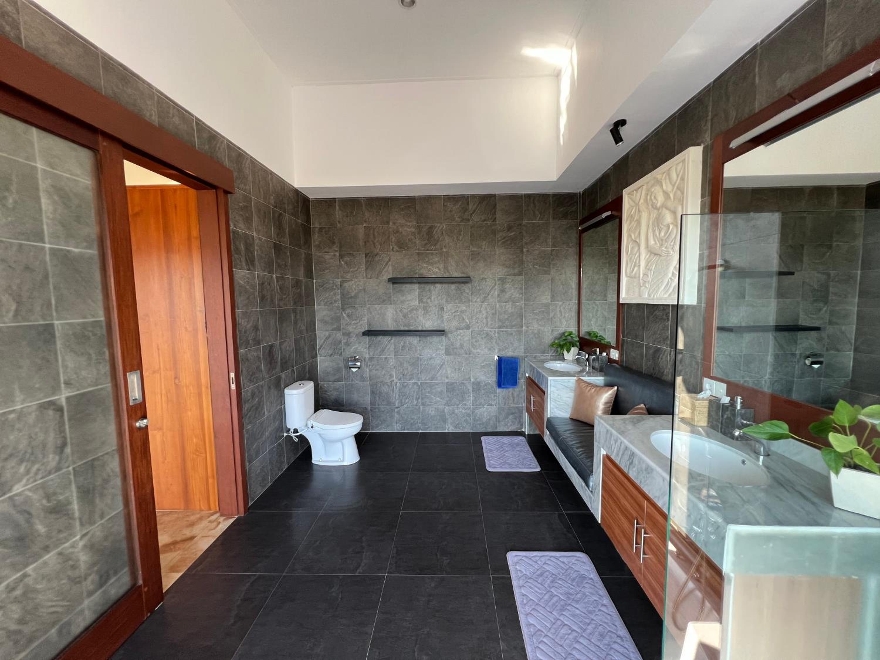 Villa with Private Pool - Photo 33