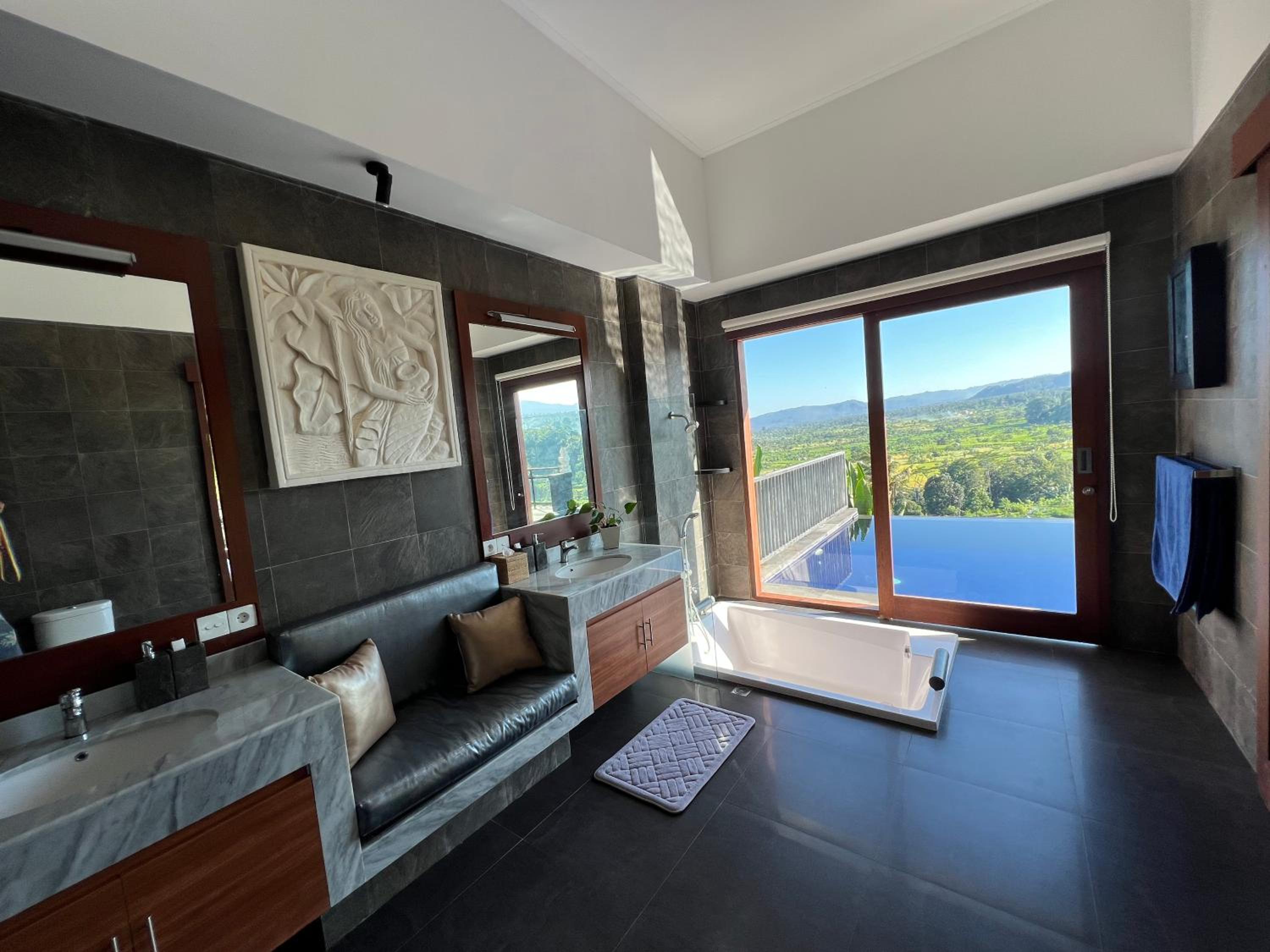 Villa with Private Pool - Photo 32