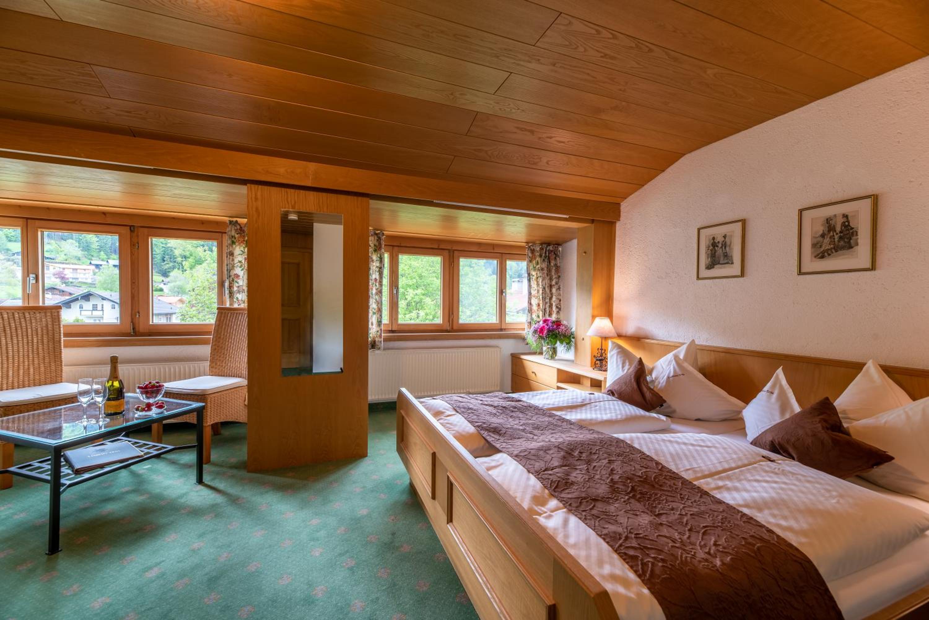 Standard Double Room - Photo 8