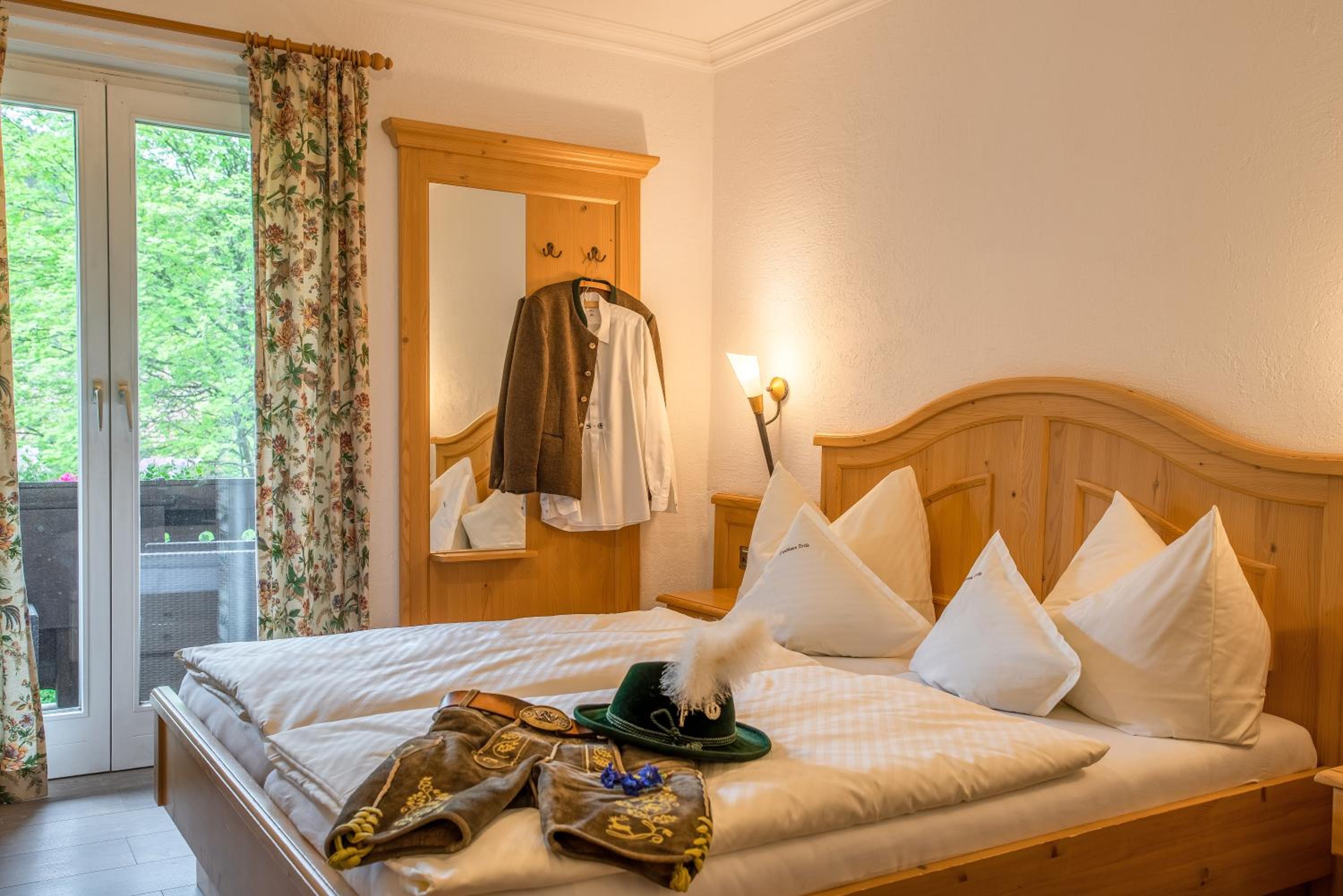 Standard Double Room - Photo 9
