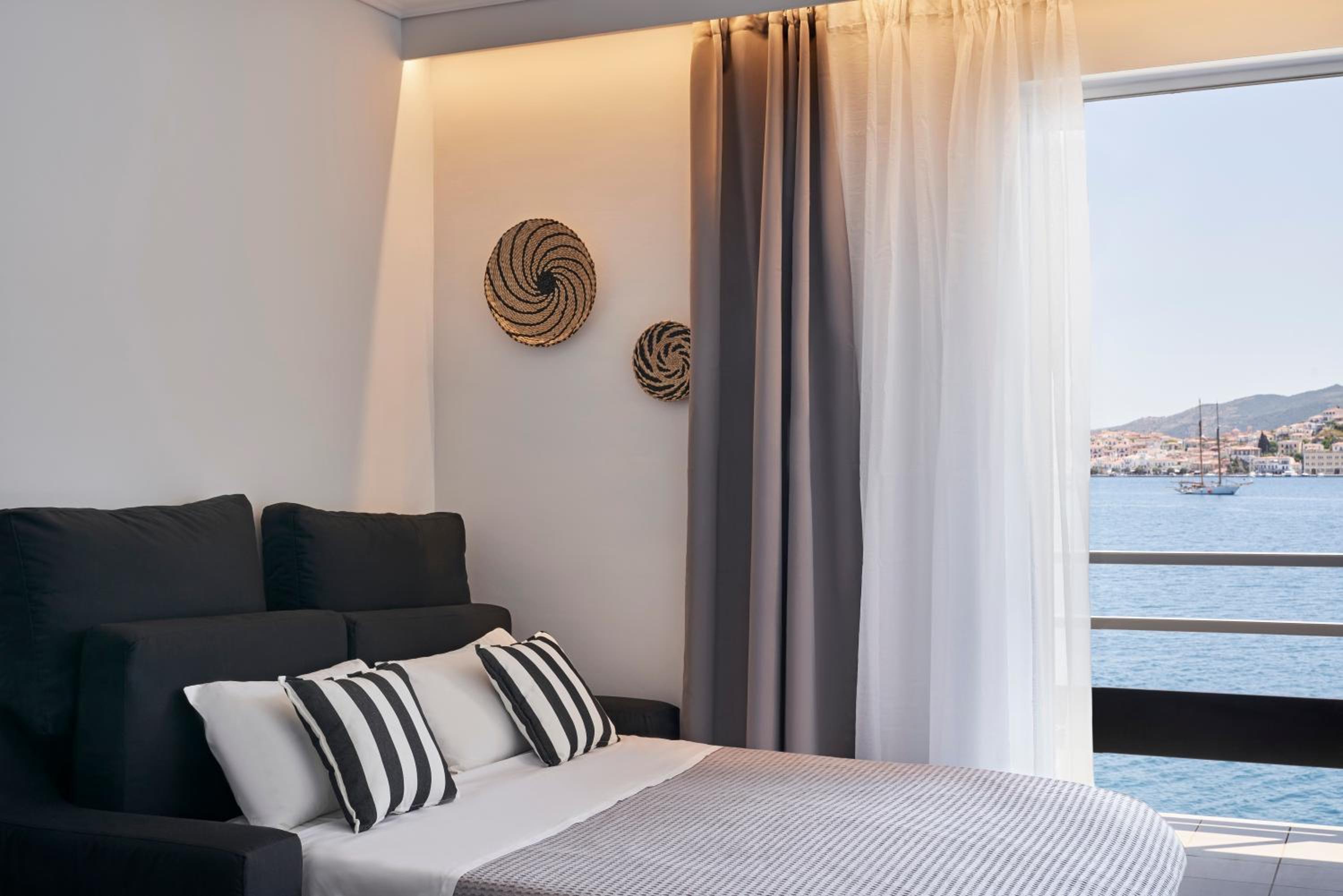 Junior Suite with Sea and Poros Town View - Photo 4