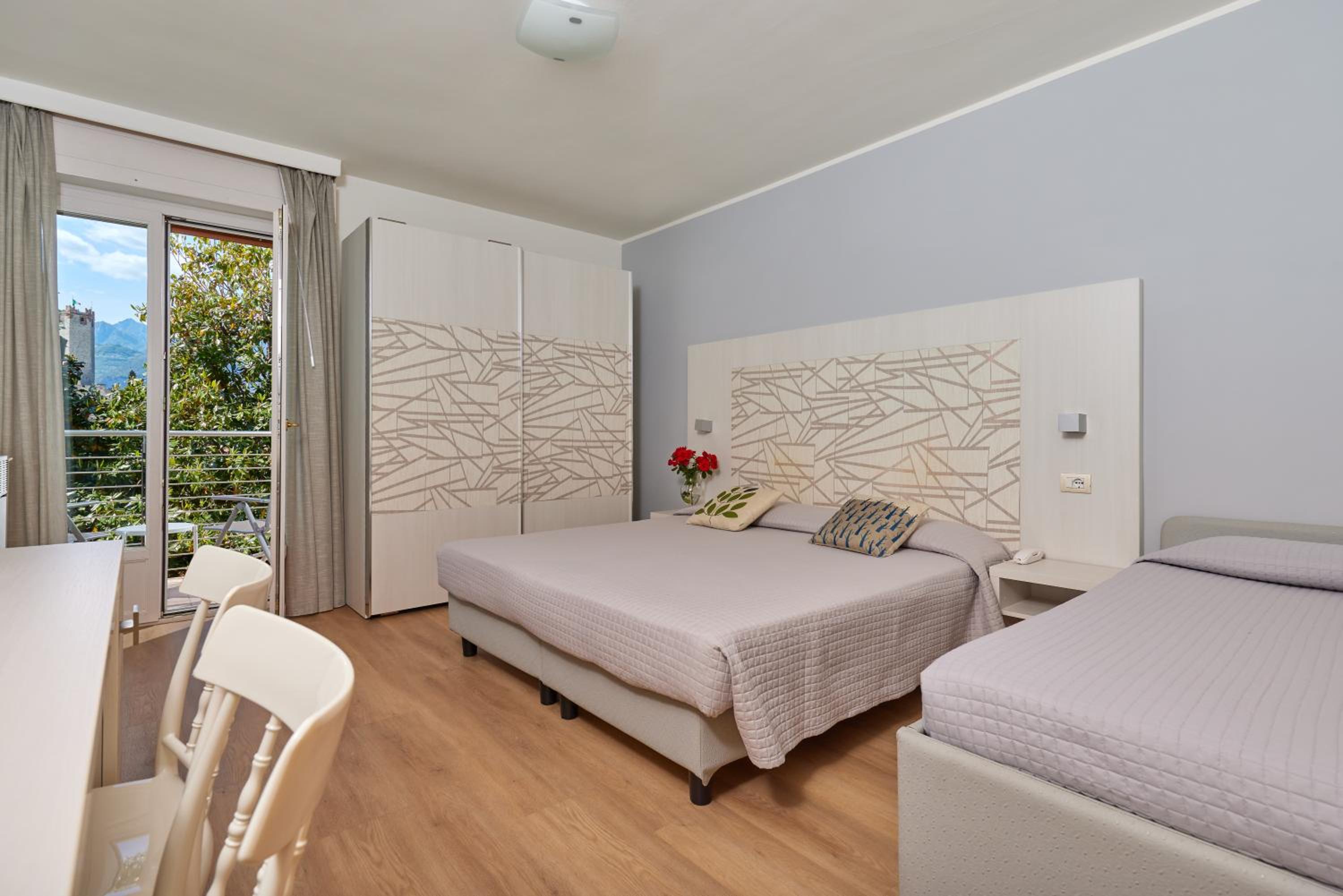 Double Room with Extra Bunk Bed and Balcony photo 2