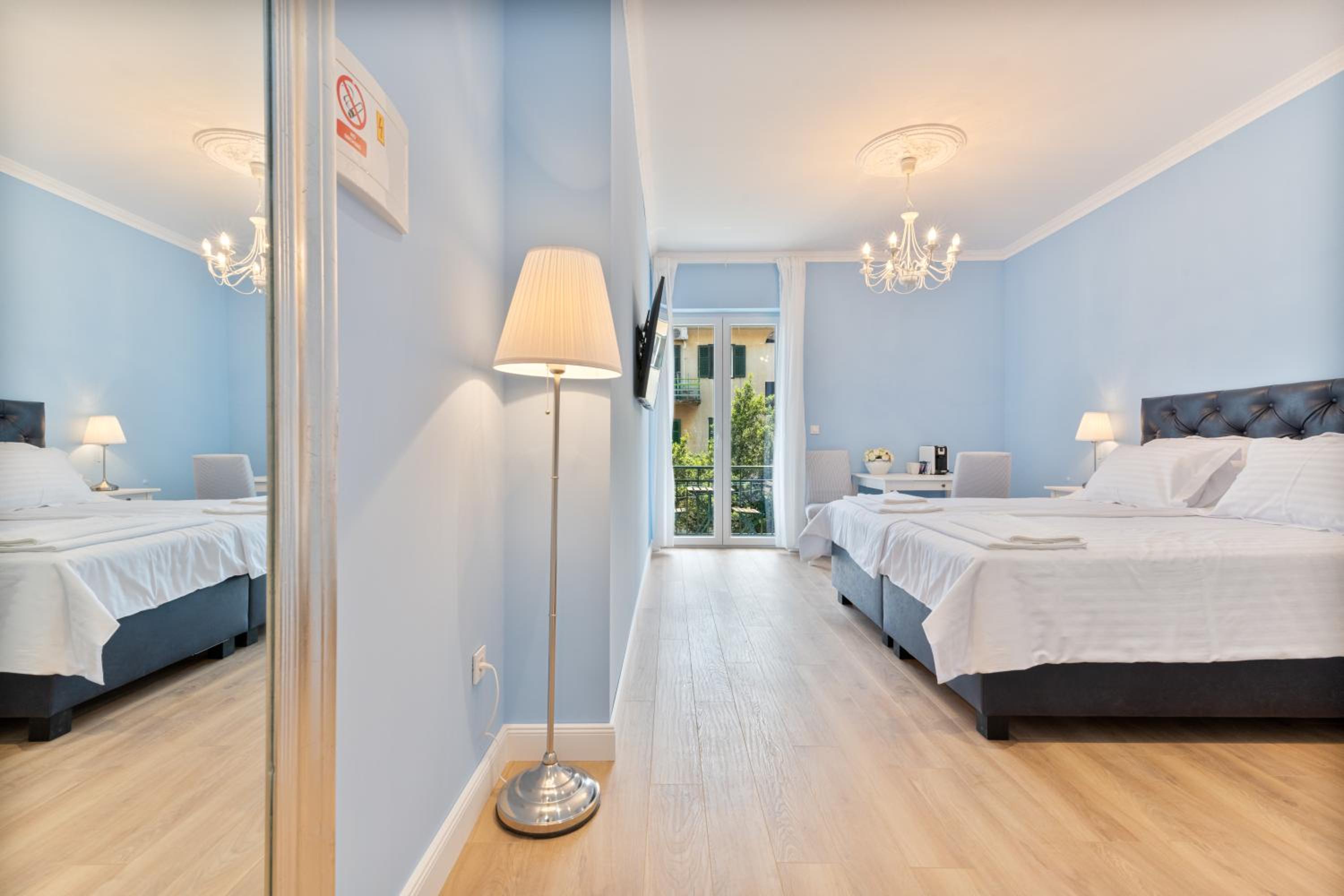 King Room with Balcony photo 3