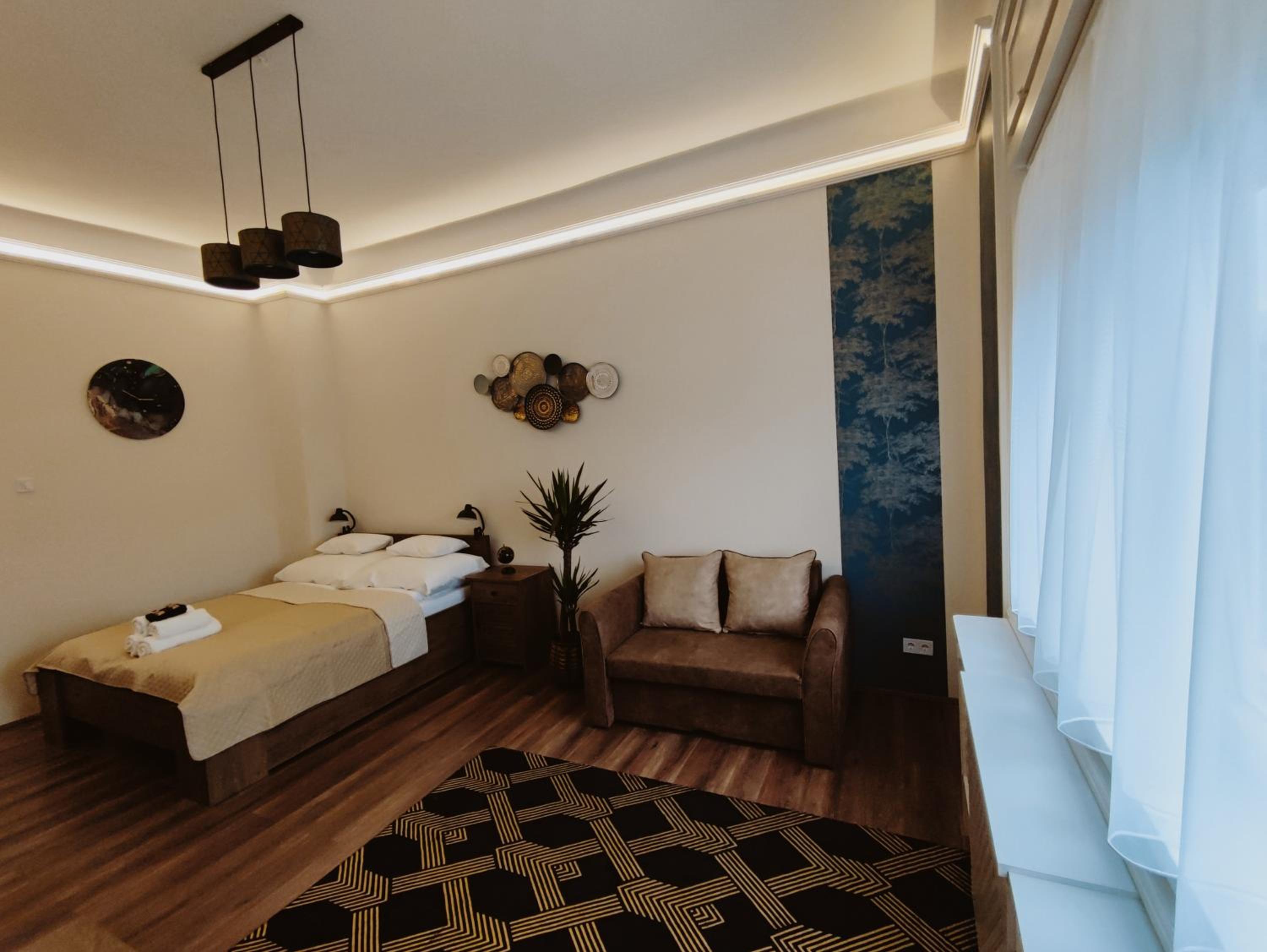 One-Bedroom Apartment - Photo 6