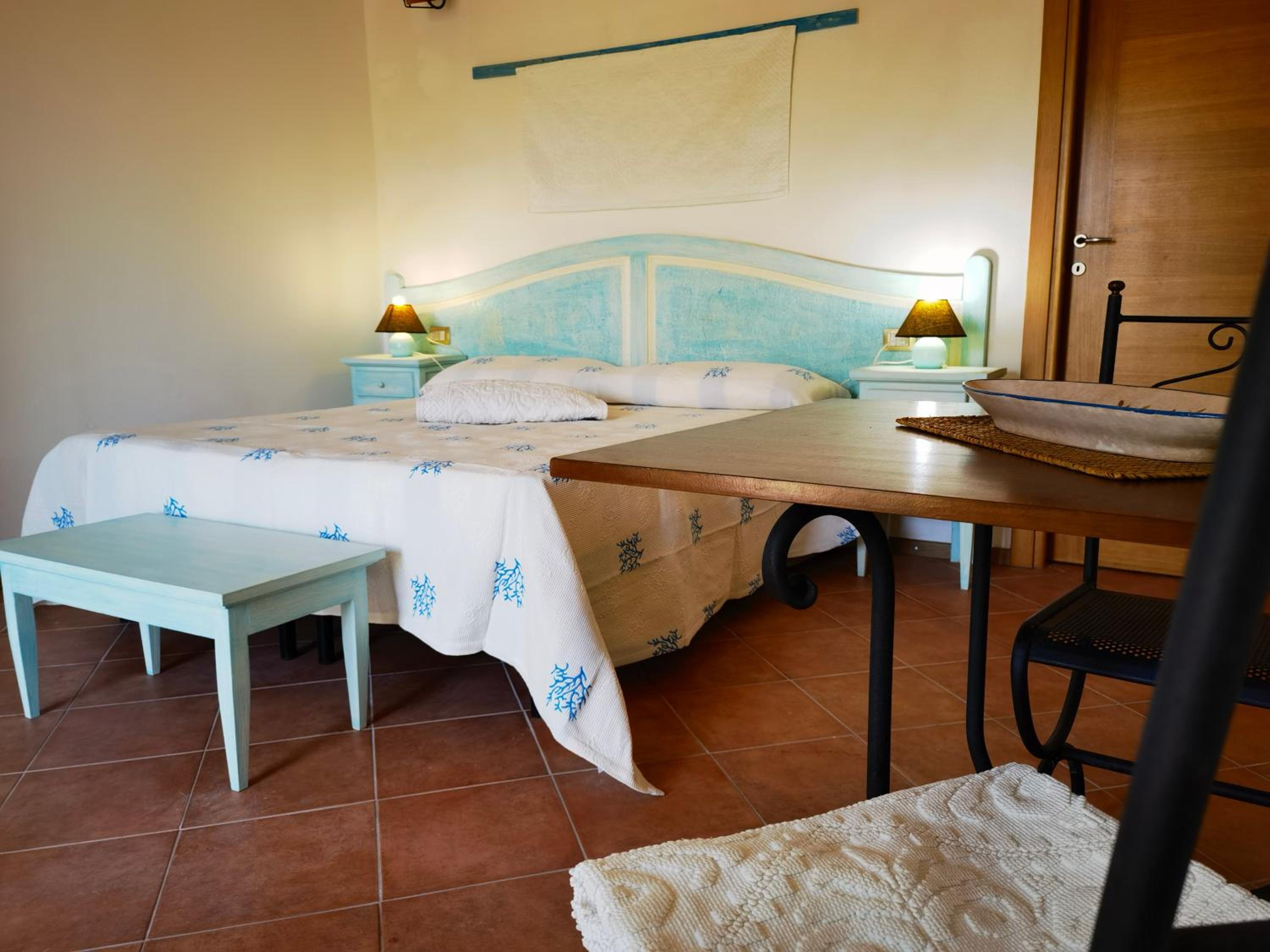 Double or Twin Room with Pool View - Photo 11