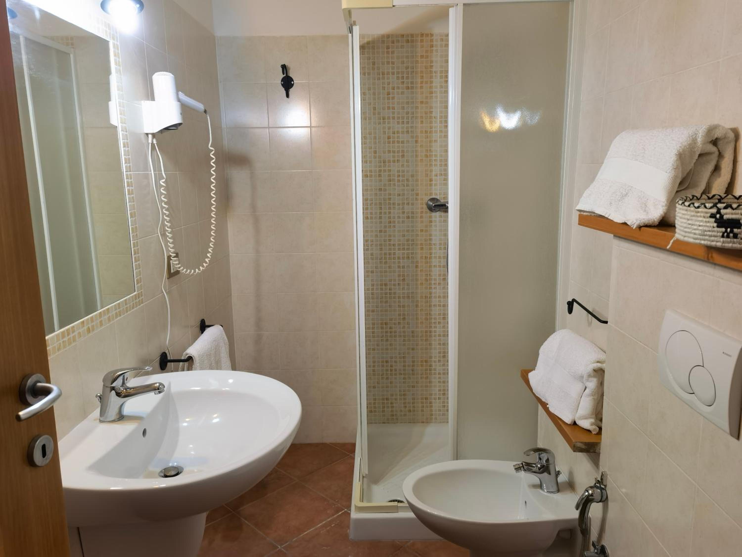 Double or Twin Room with Pool View - Photo 10