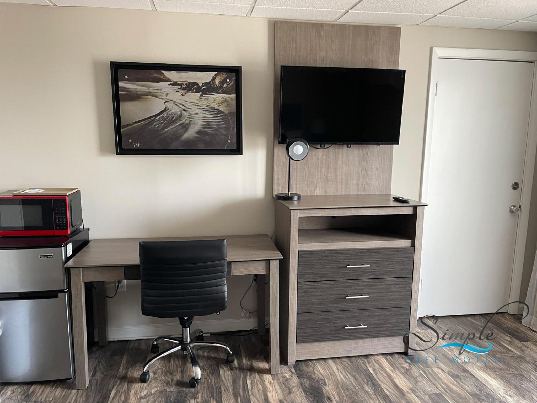 Deluxe King Suite - Photo 6