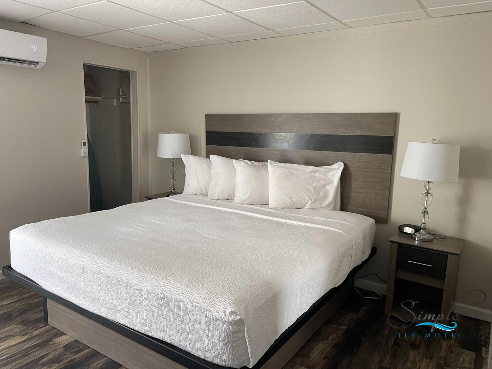 Deluxe King Suite - Photo 2