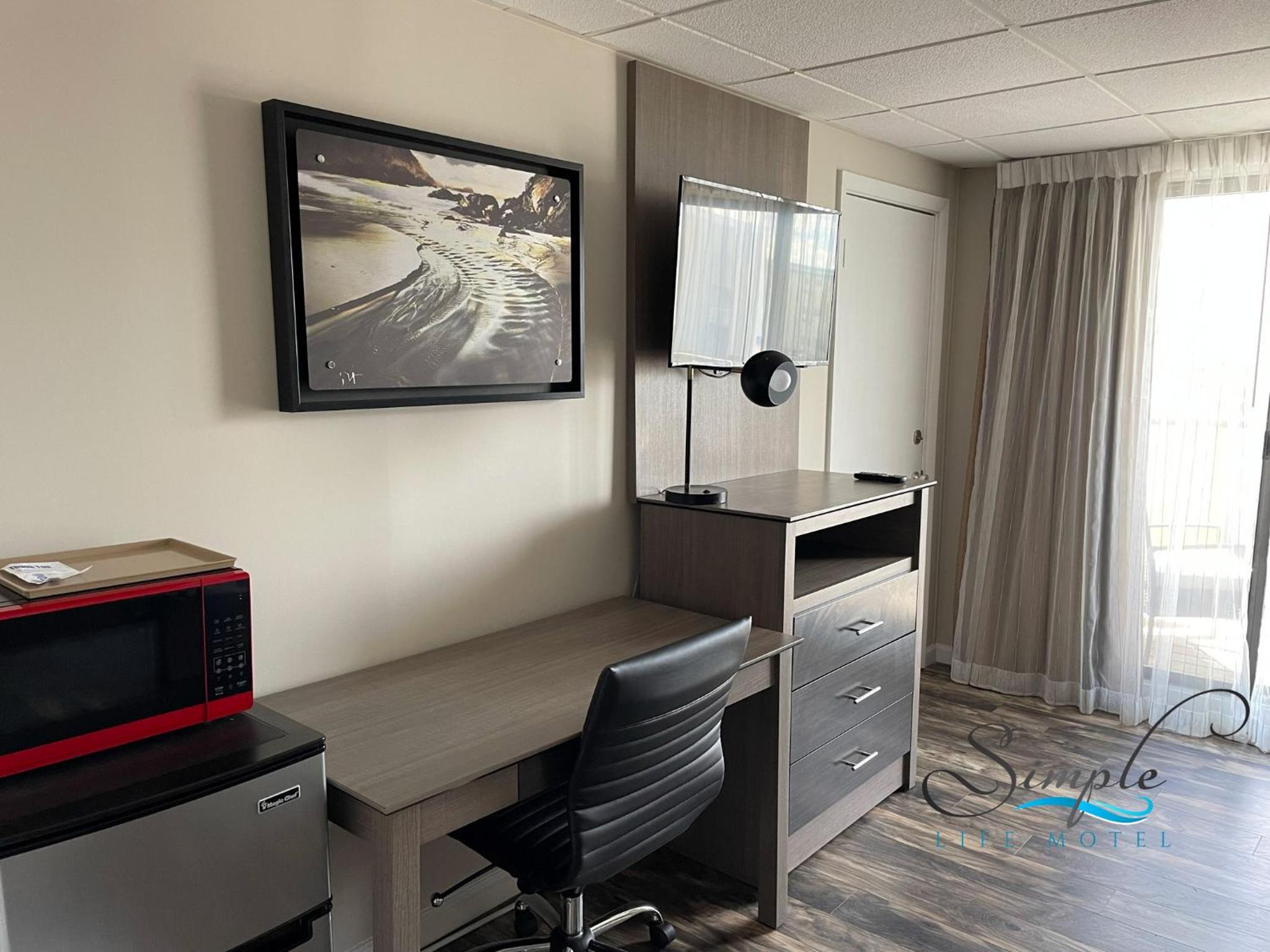 Deluxe King Suite - Photo 5