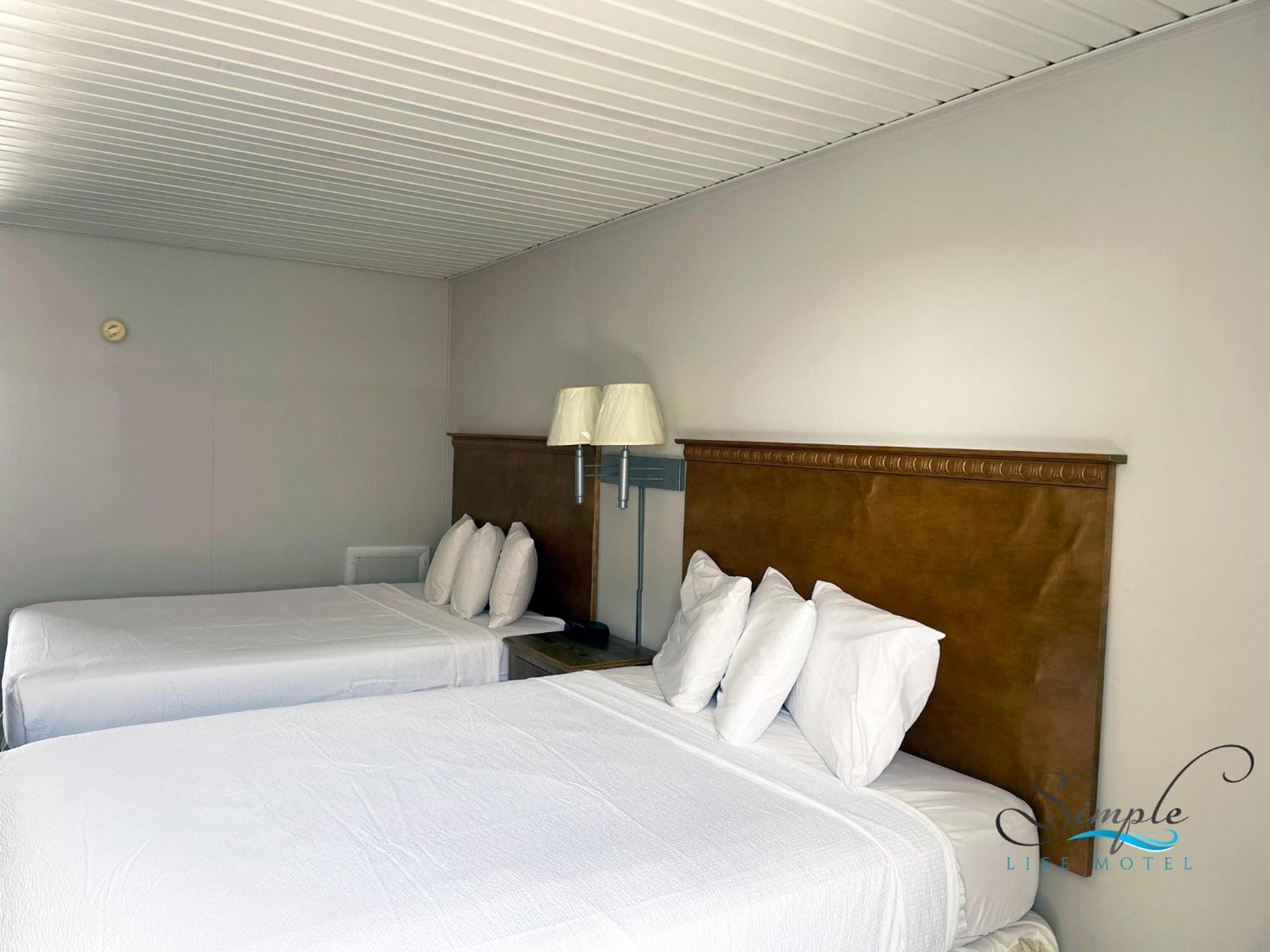 Queen Room with Balcony - Photo 1