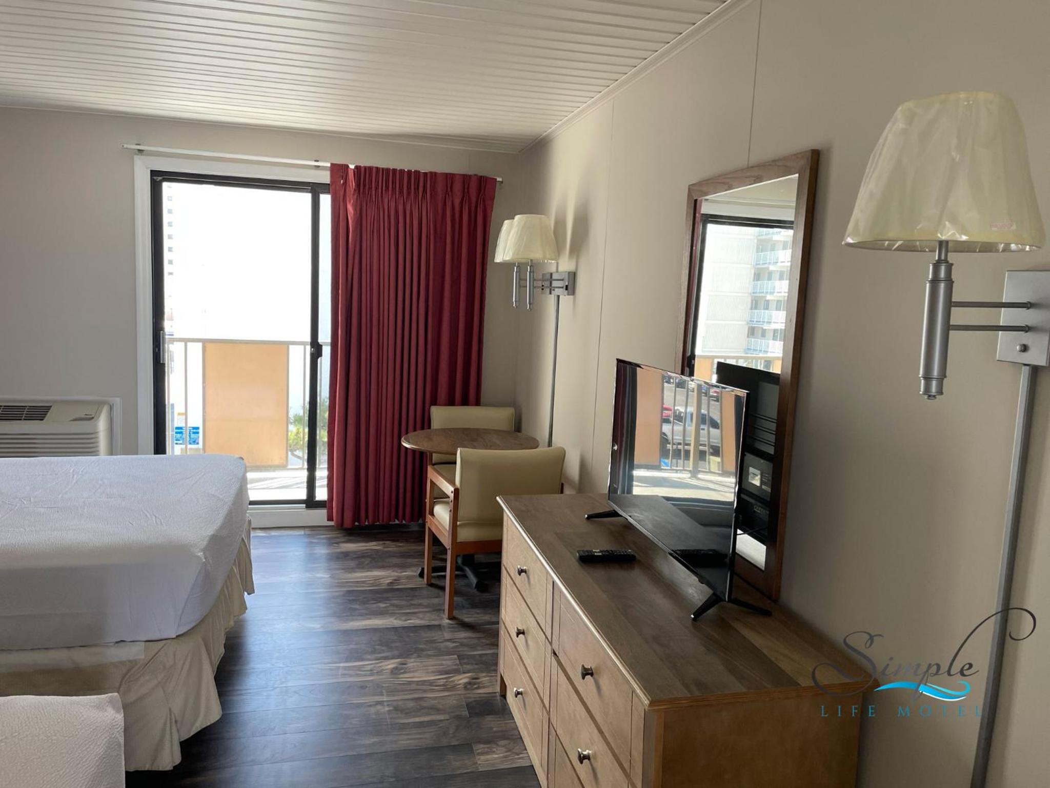 Queen Room with Balcony - Photo 5
