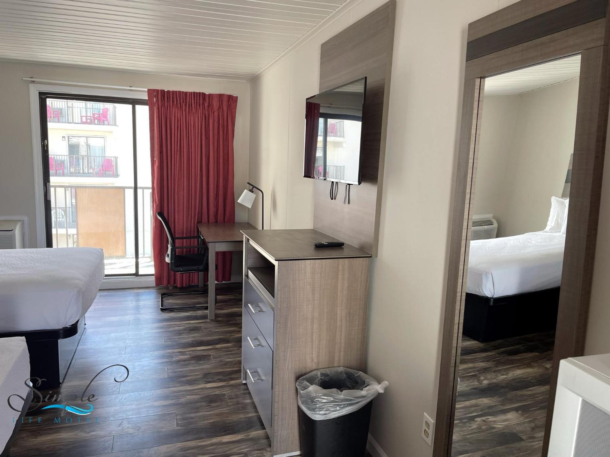 Deluxe Double Room with Balcony - Photo 7