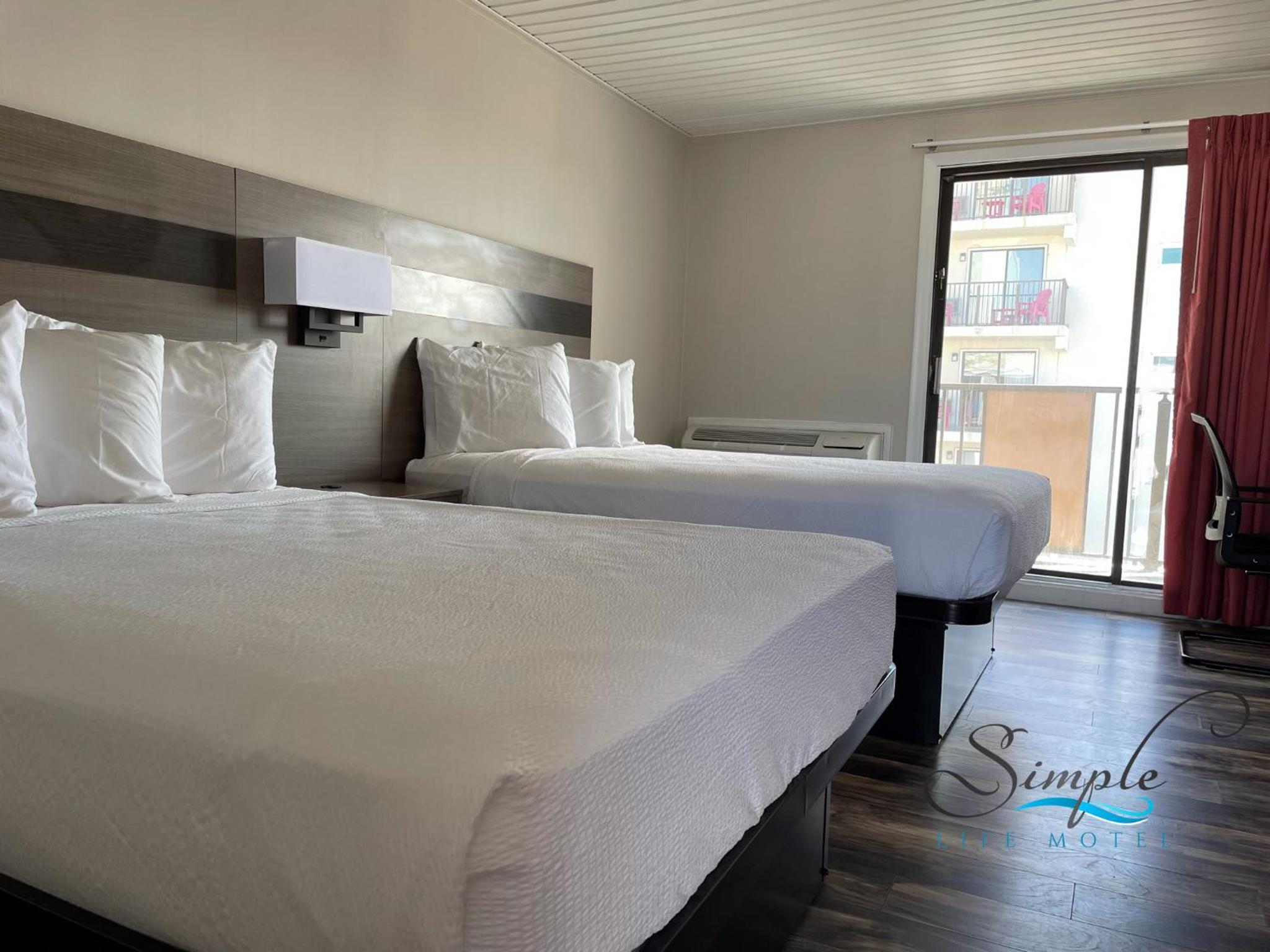 Deluxe Double Room with Balcony - Photo 9