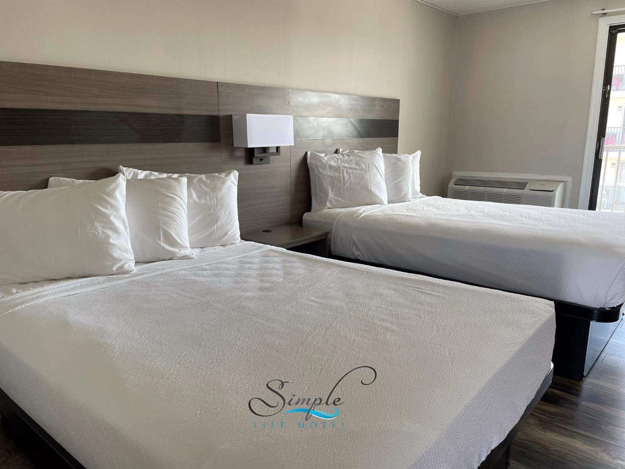 Deluxe Double Room with Balcony - Photo 4