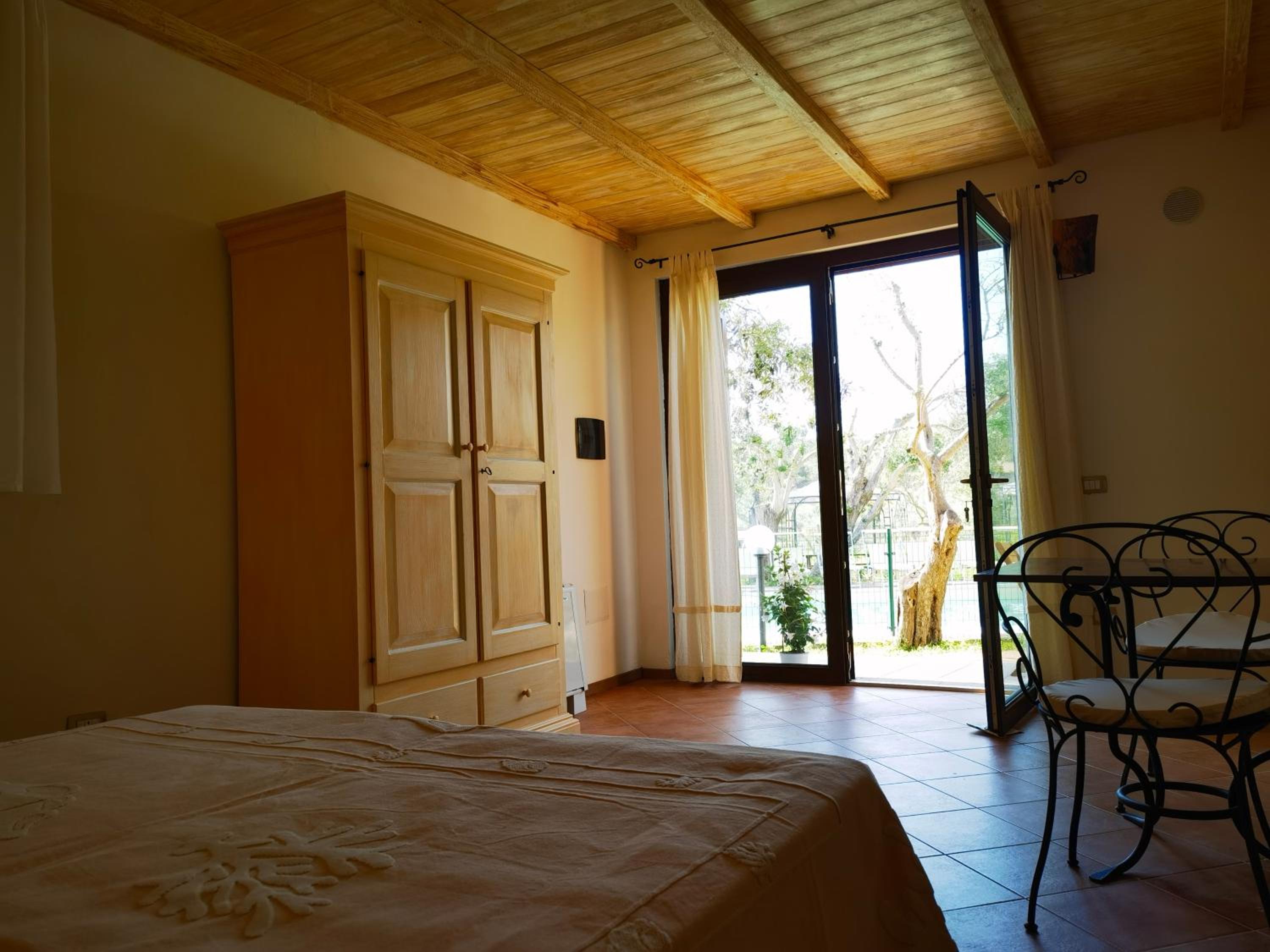 Double or Twin Room with Pool View - Photo 5