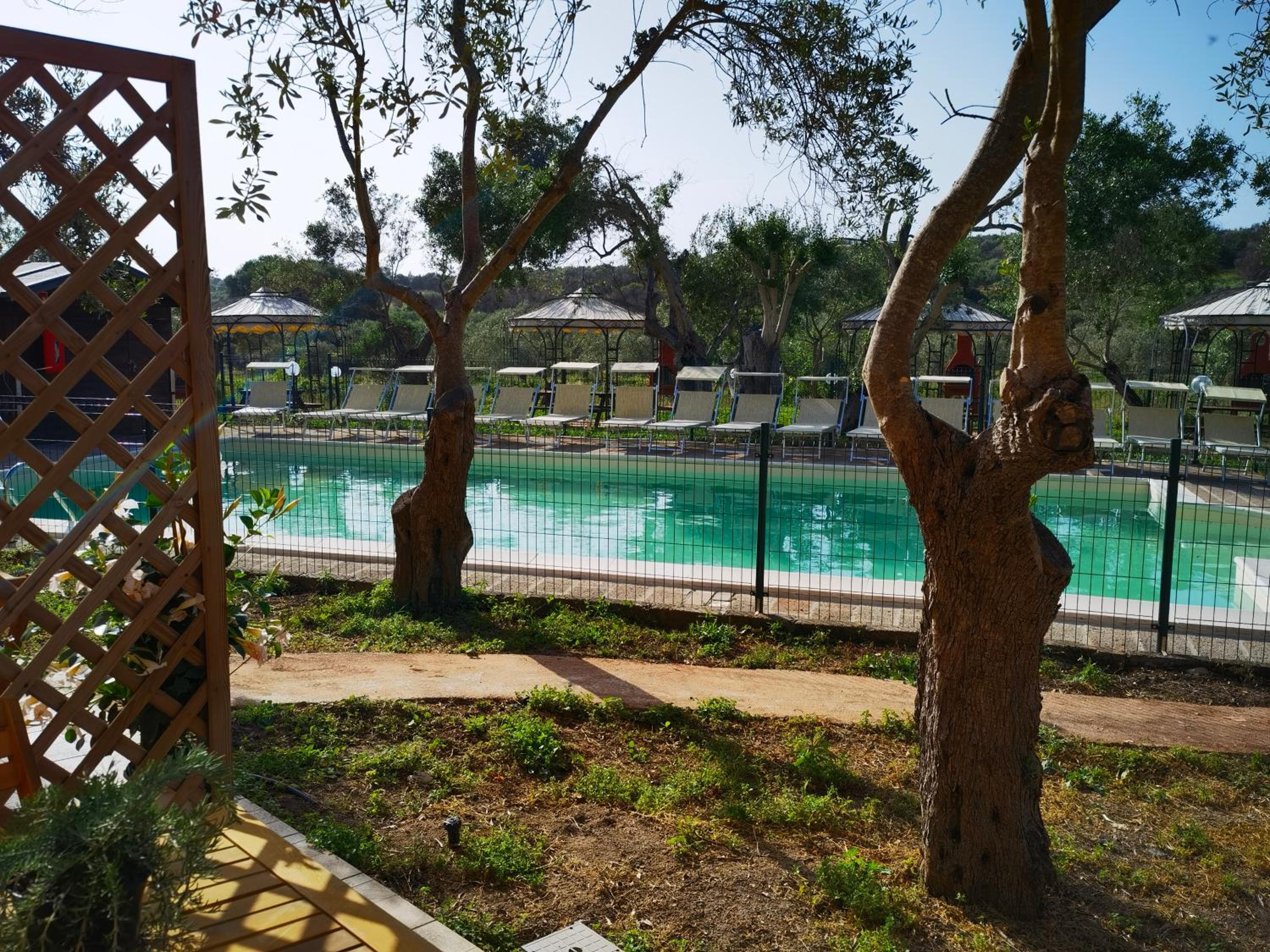 Double or Twin Room with Pool View - Photo 16