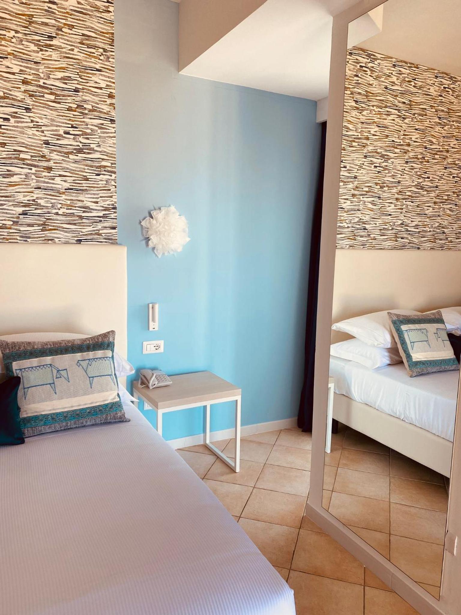 Superior Double Room with Sea View - Photo 7
