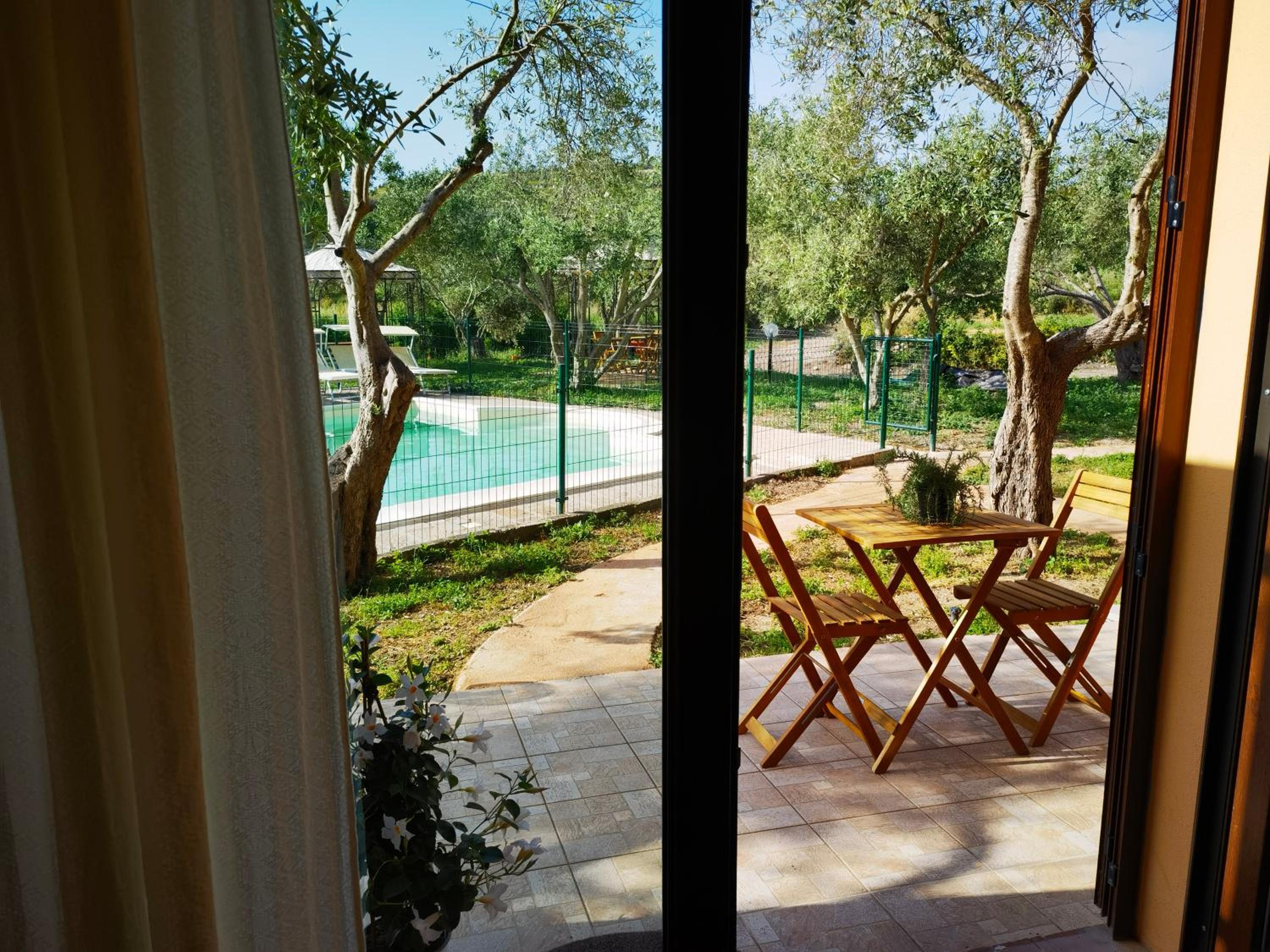 Double or Twin Room with Pool View - Photo 2