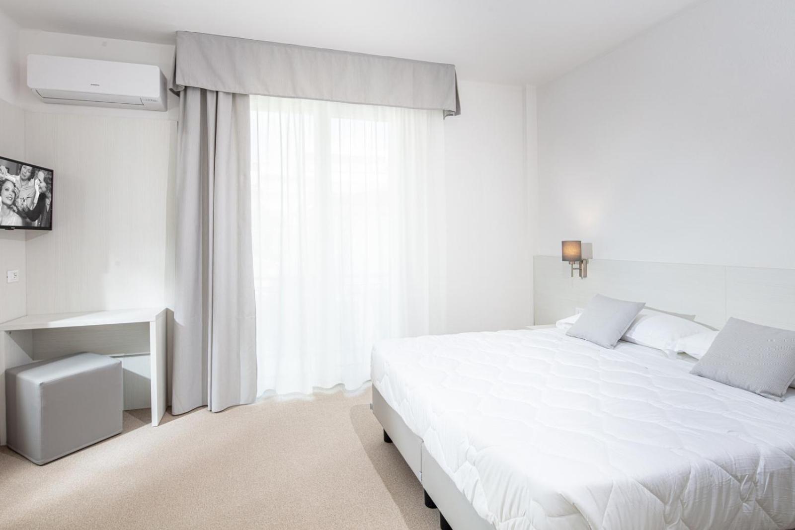 Superior Double or Twin Room photo 2