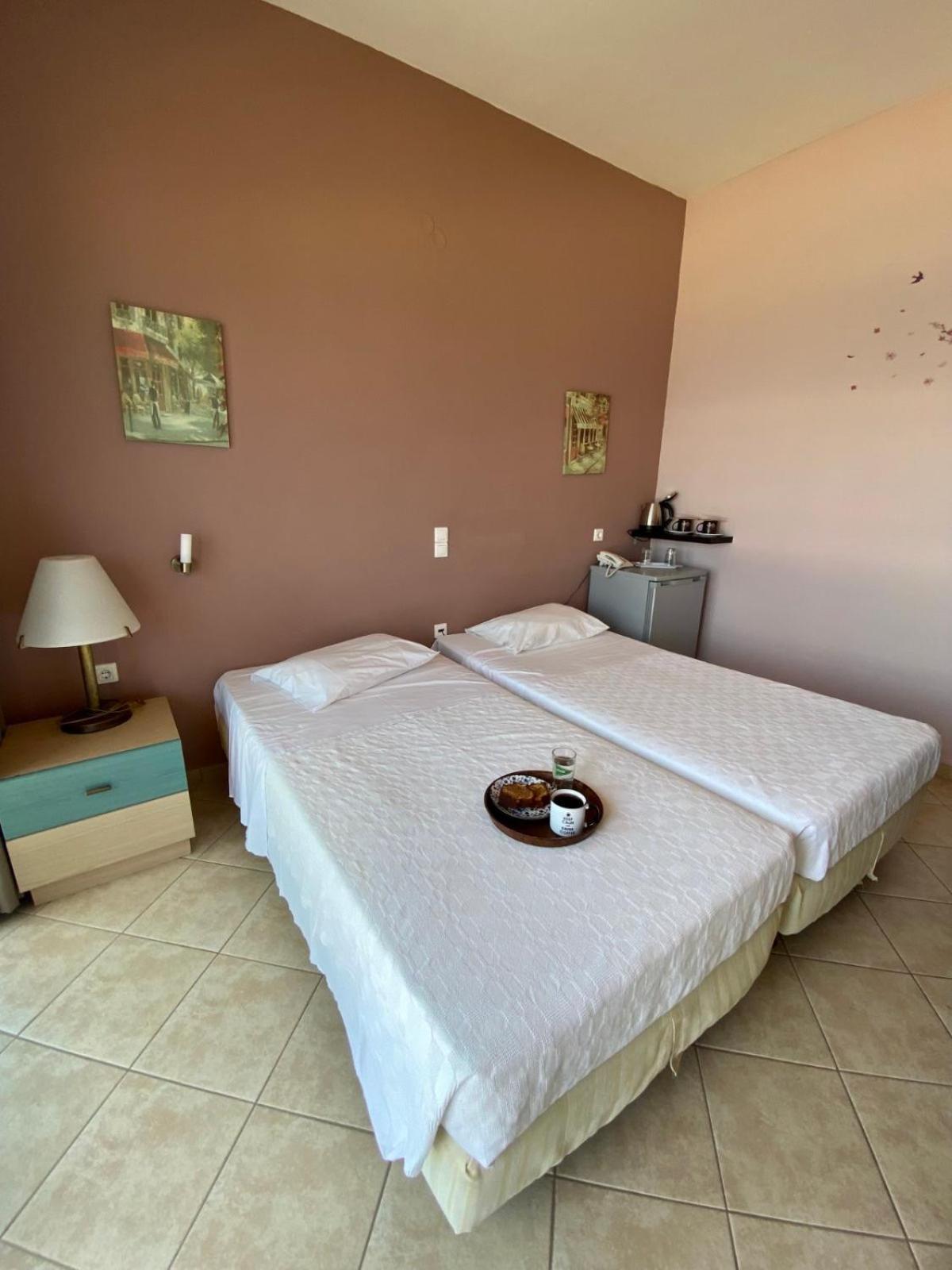 Double or Twin Room with Sea View photo 3