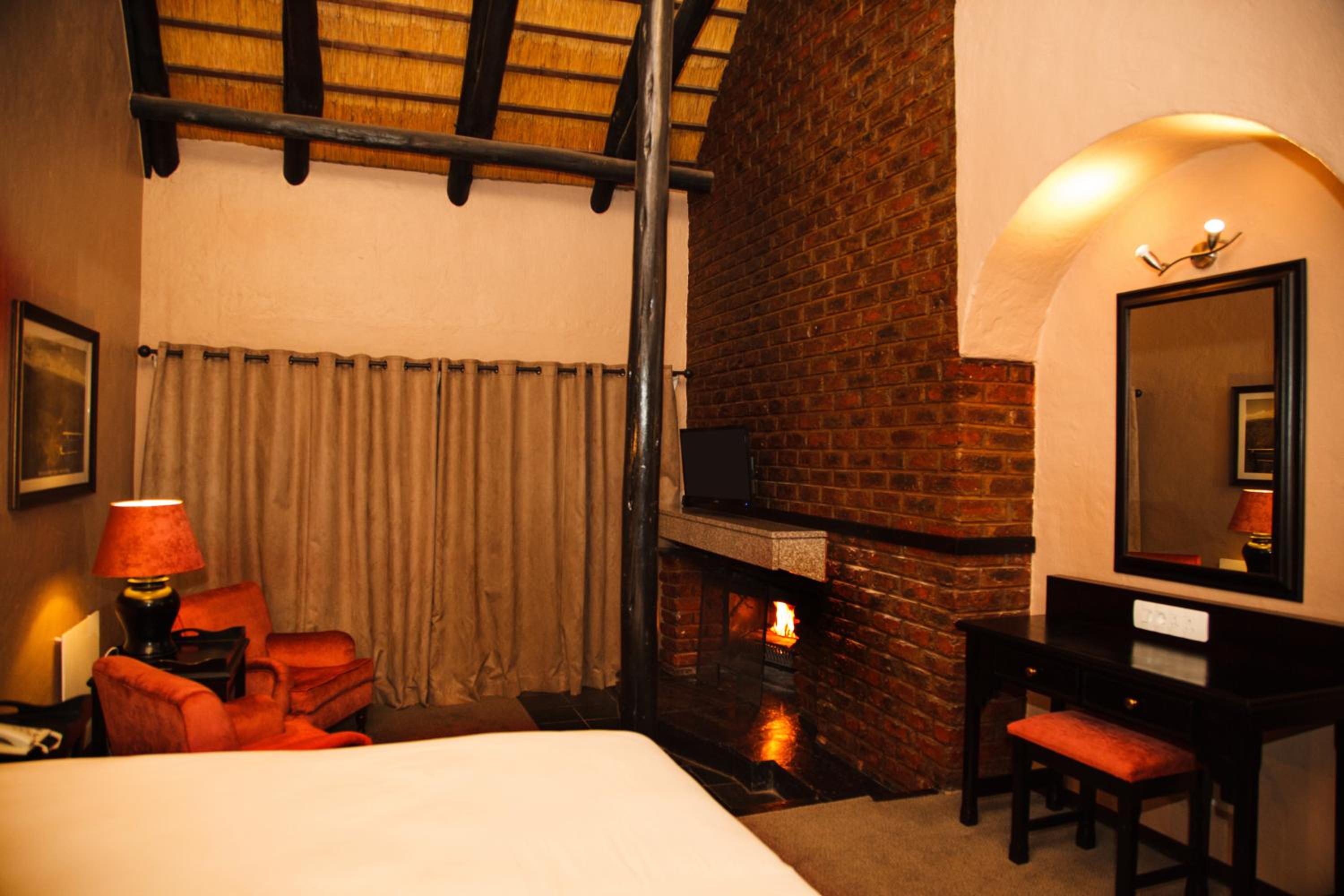 King Suite with Balcony - Photo 12