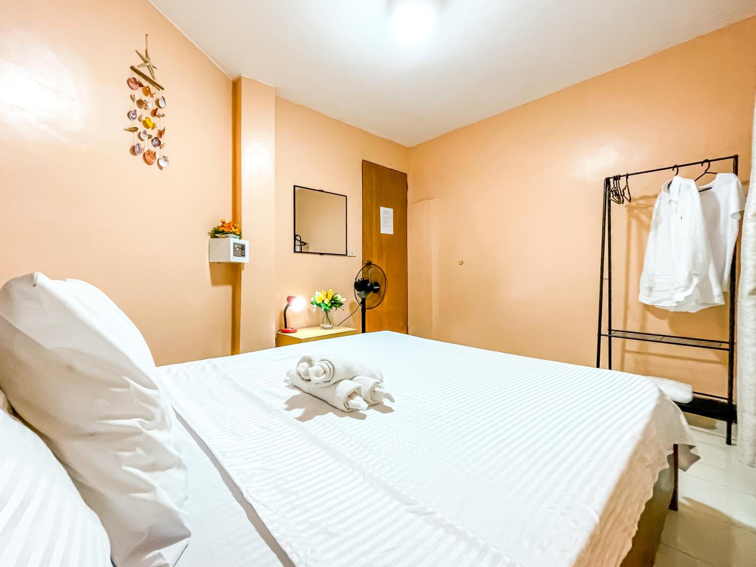 Standard Double Room with Fan - Photo 3