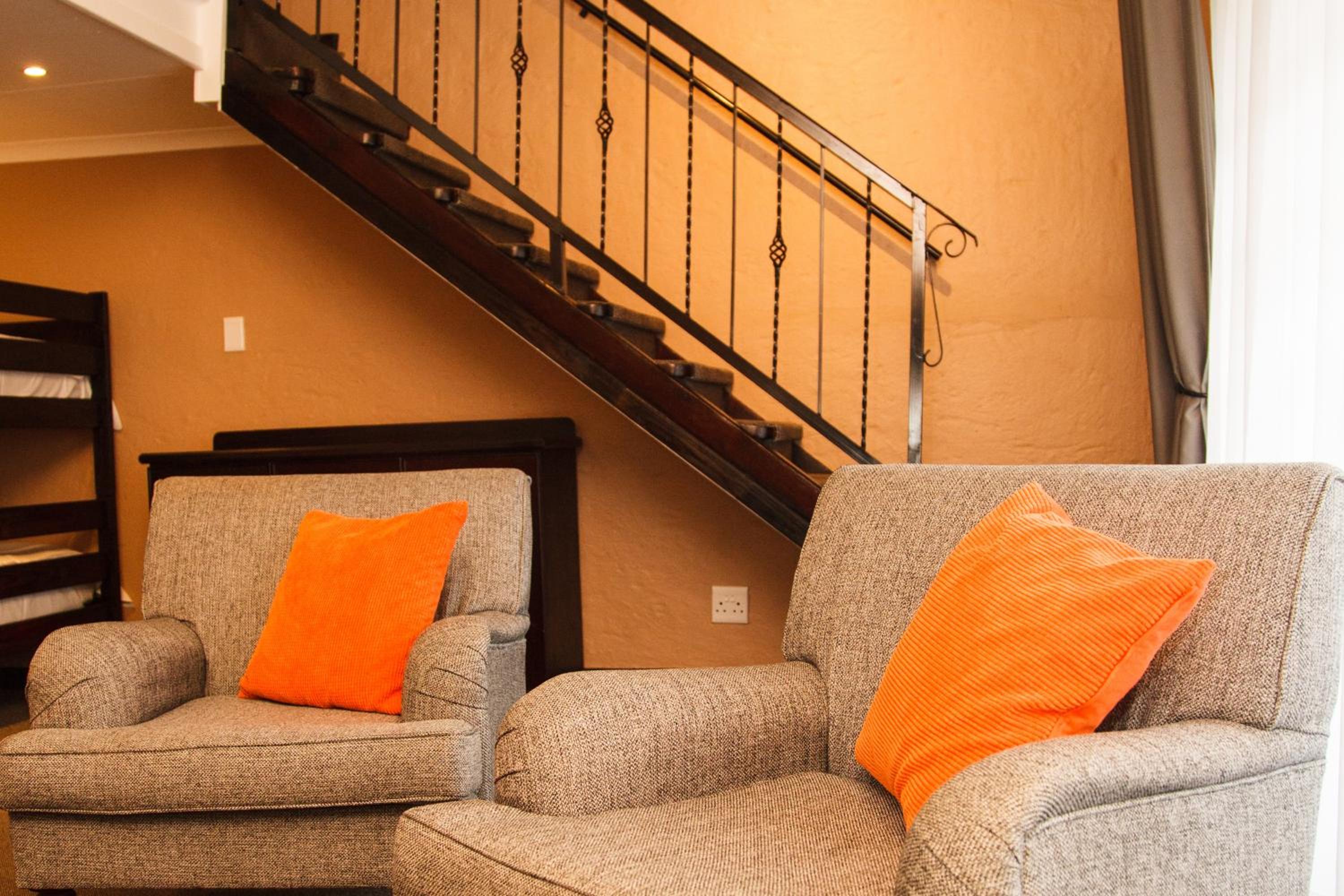 Family Room - Photo 5