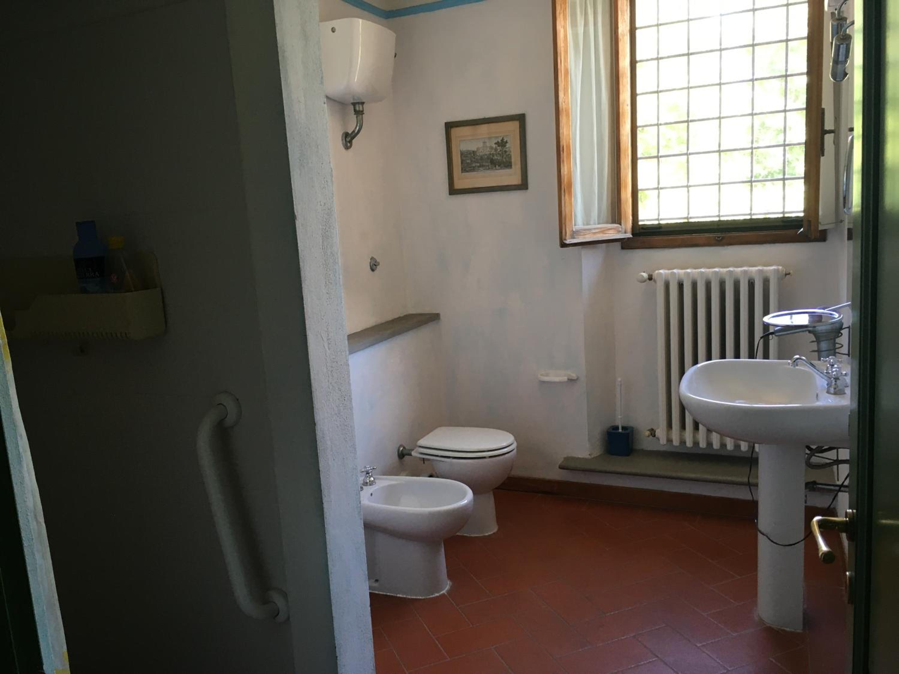 Double Room with Private Bathroom - Photo 3