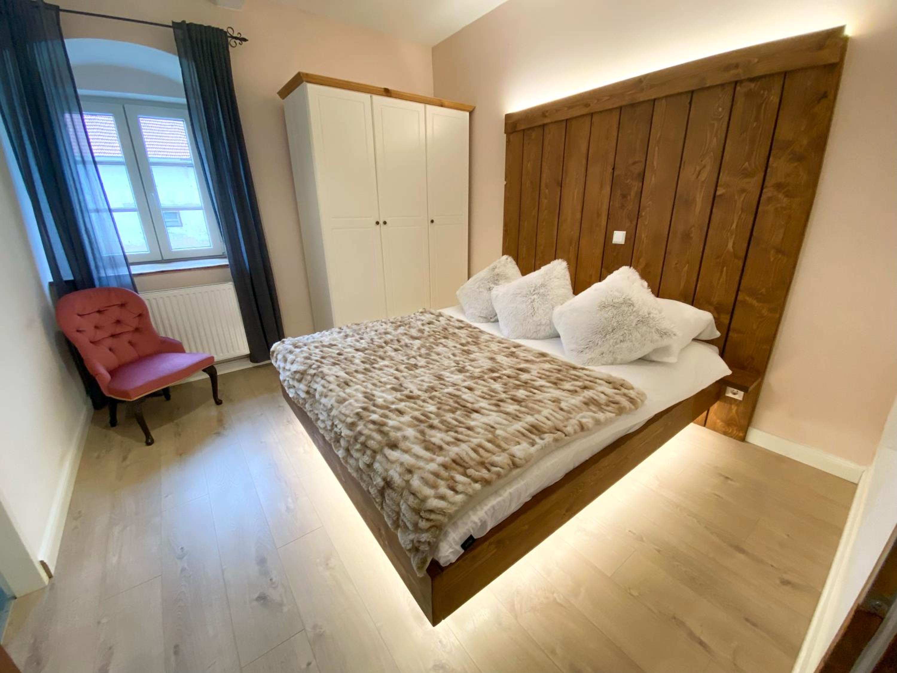One-Bedroom Apartment - Photo 9