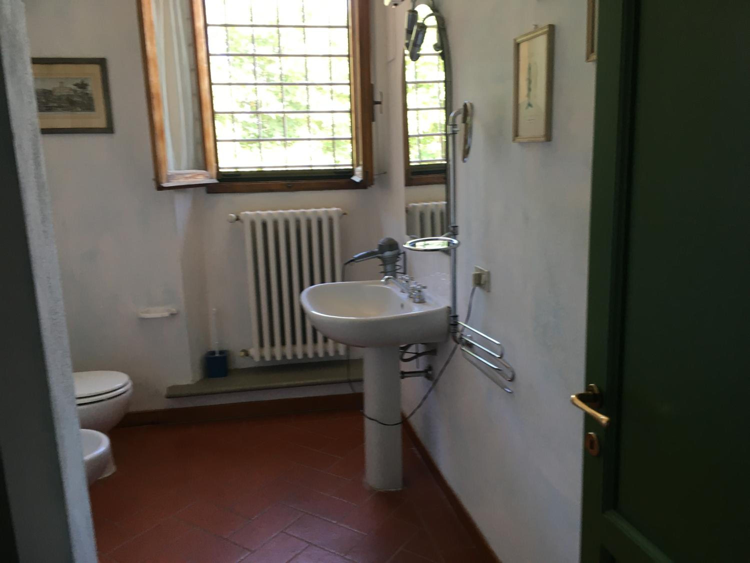 Double Room with Private Bathroom - Photo 6