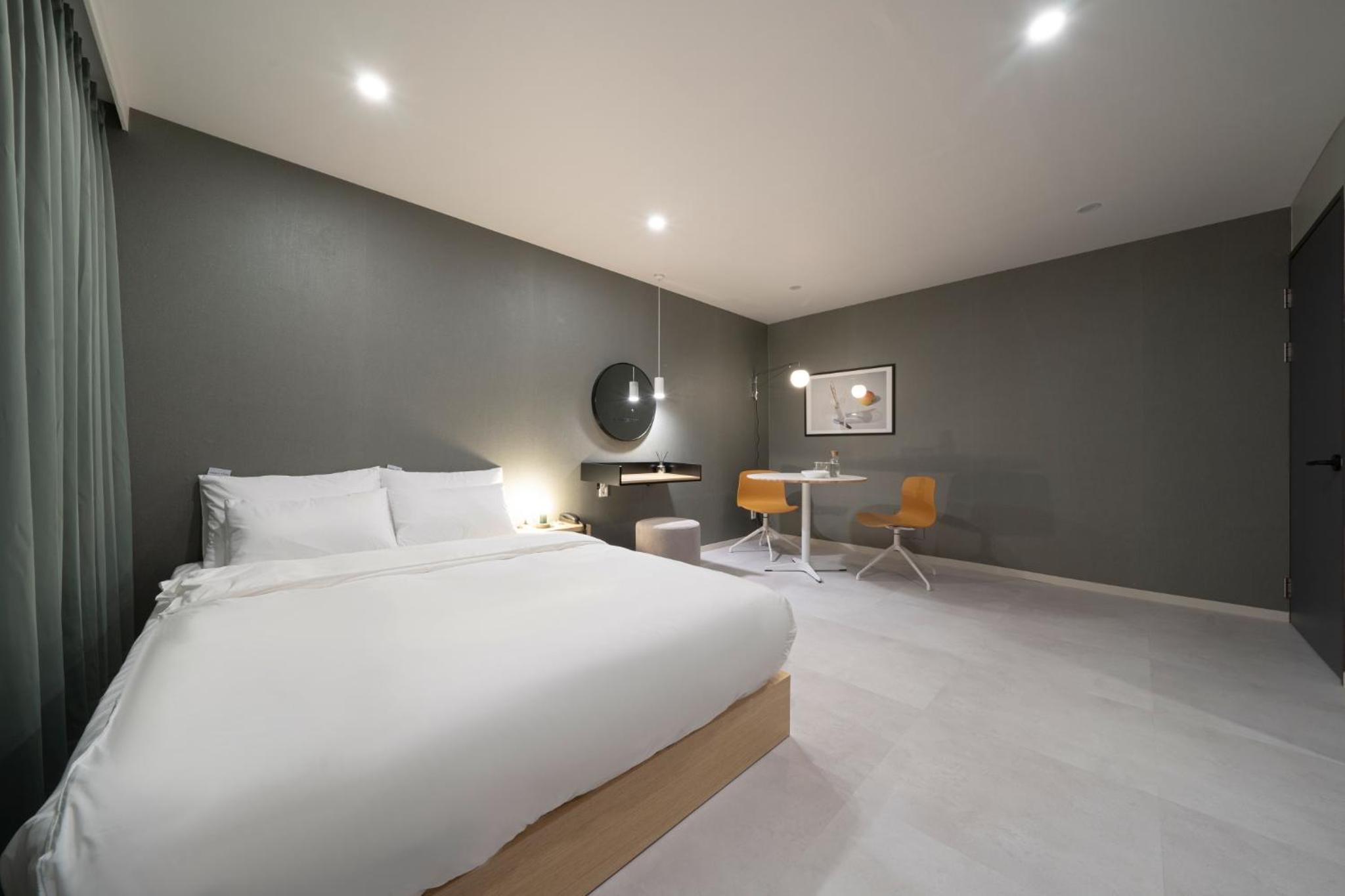 Double Room - Photo 15