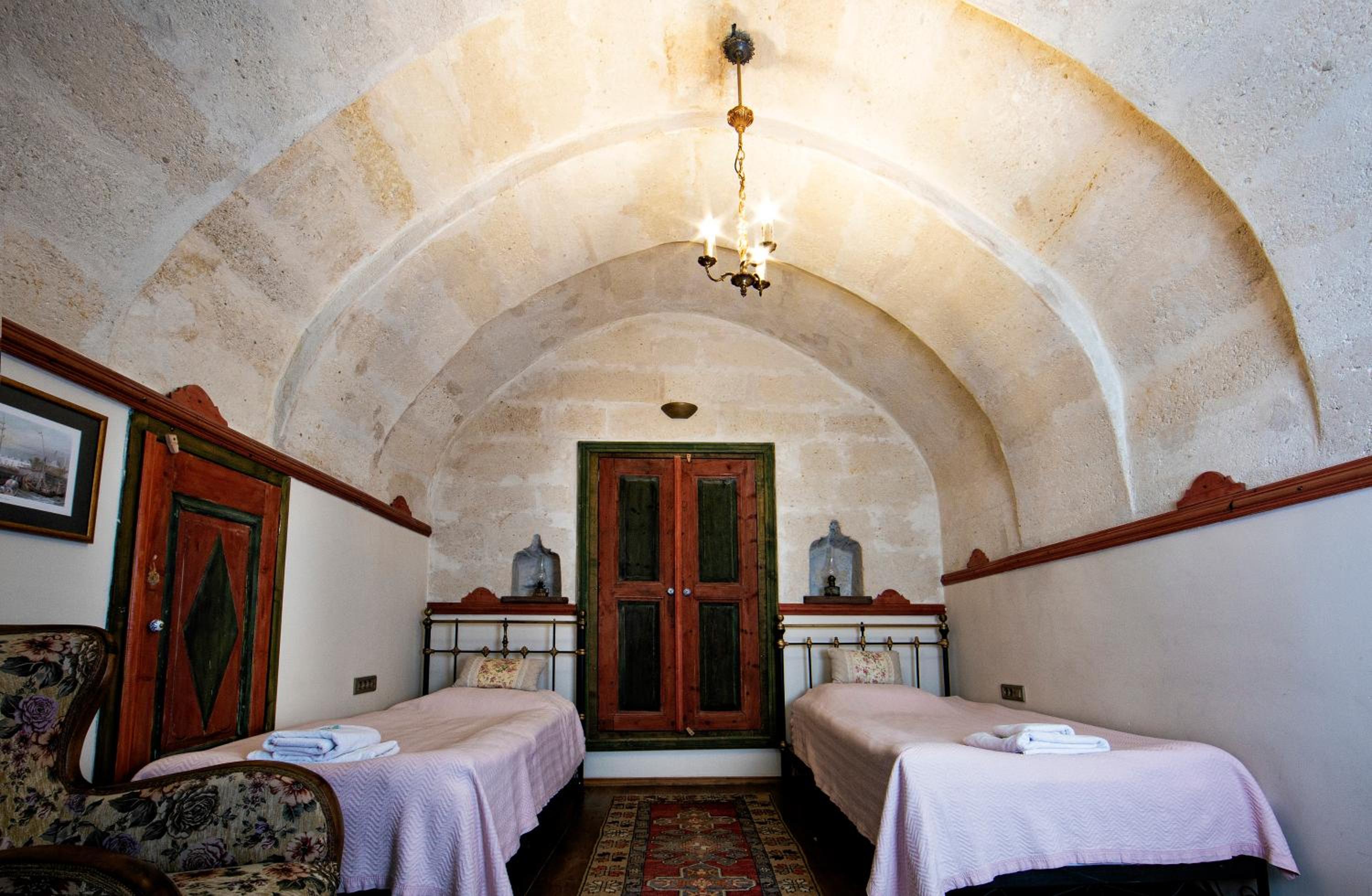 Two-Bedroom Apartment - Photo 9