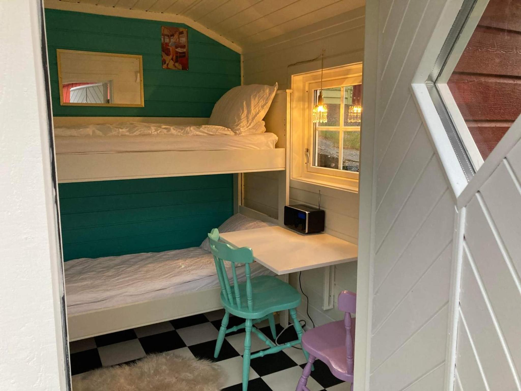 Small Twin Room - Photo 6