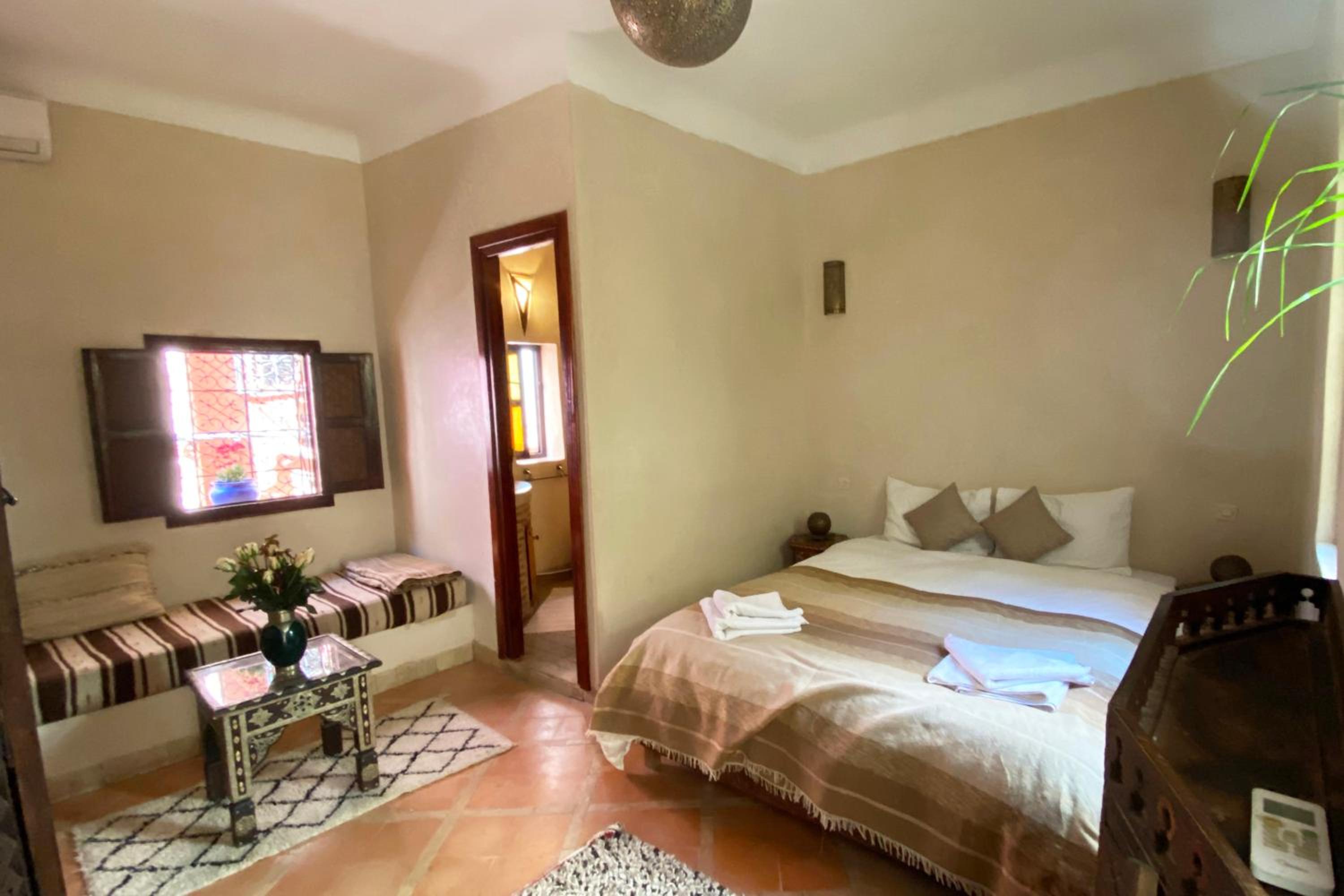 Five-Bedroom House - Photo 20