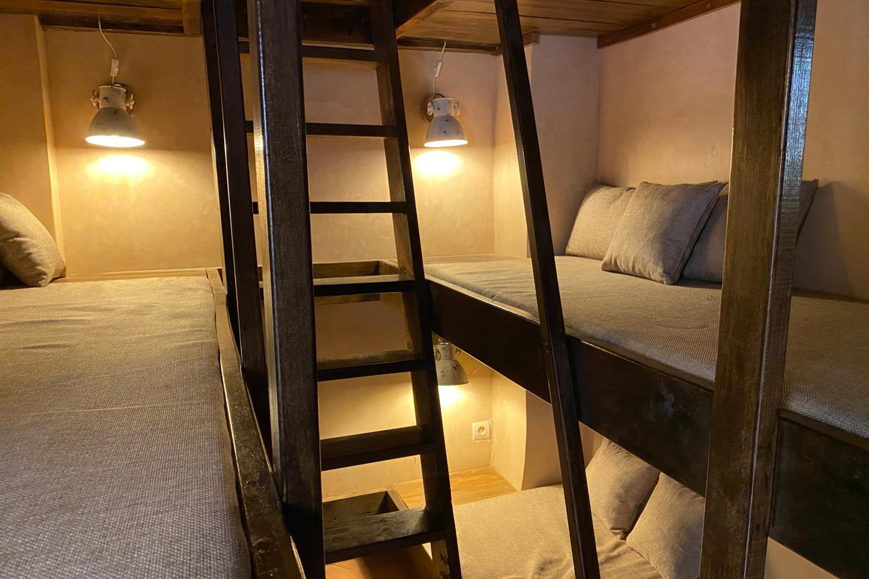 Five-Bedroom House - Photo 19