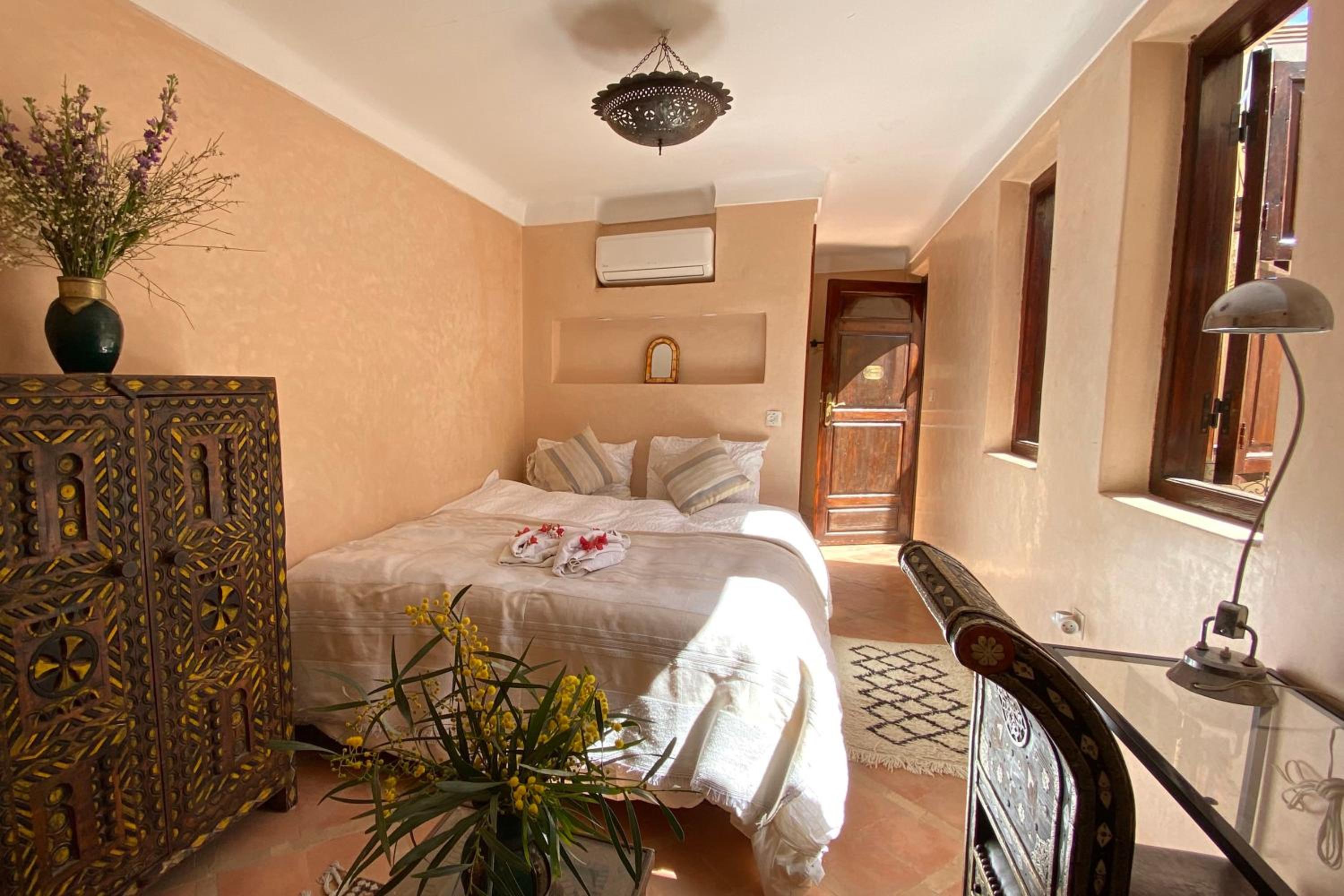 Five-Bedroom House - Photo 33