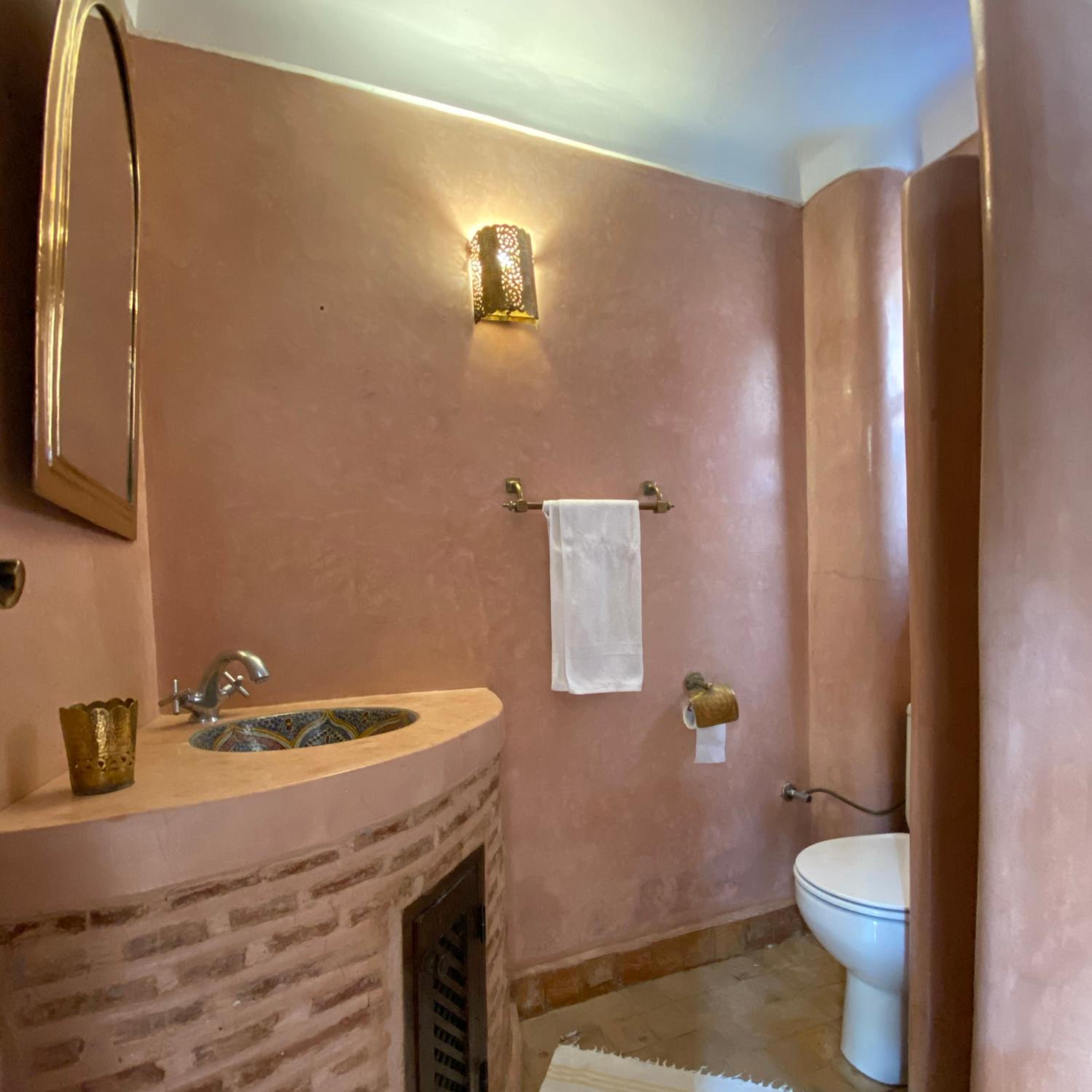 Five-Bedroom House - Photo 21