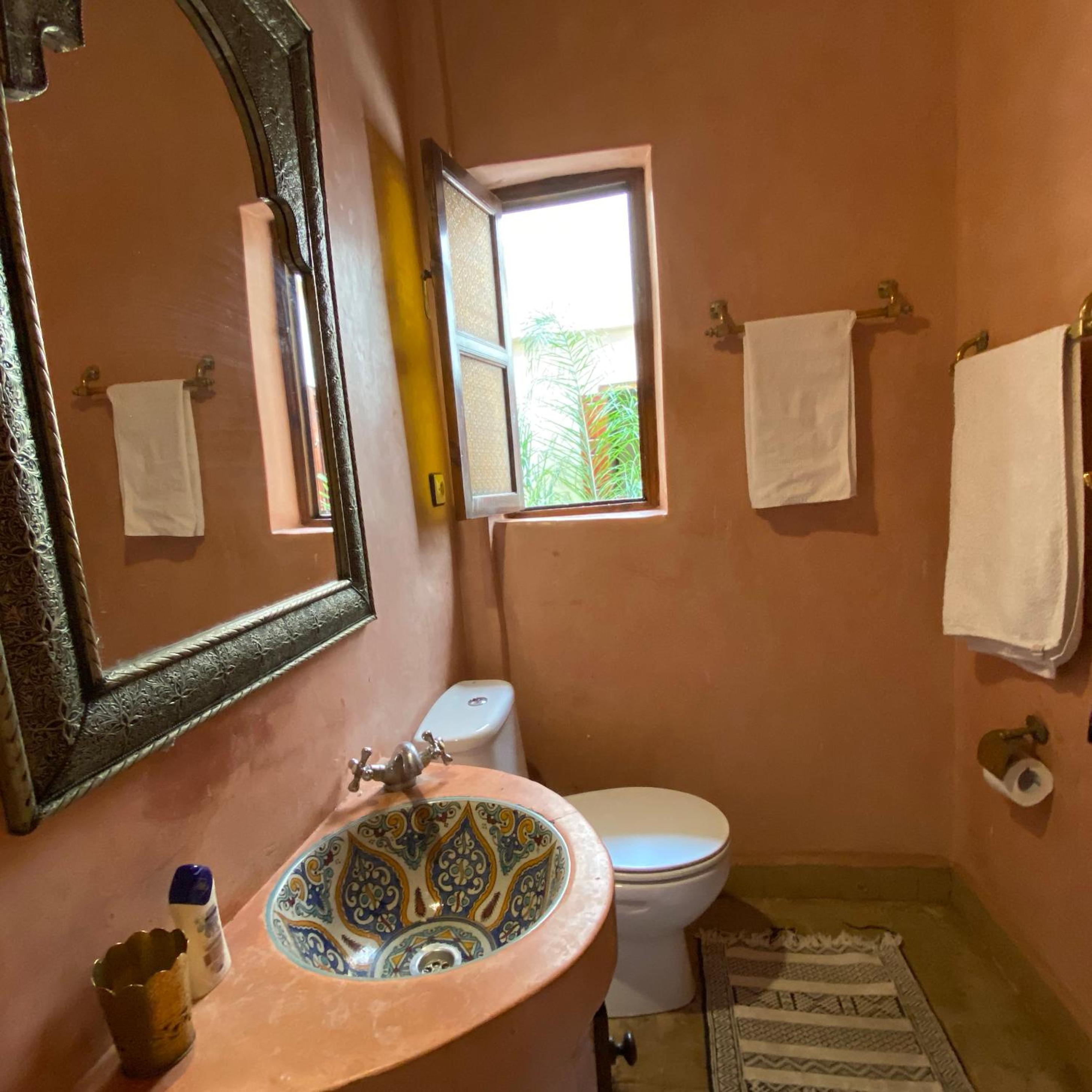 Five-Bedroom House - Photo 23