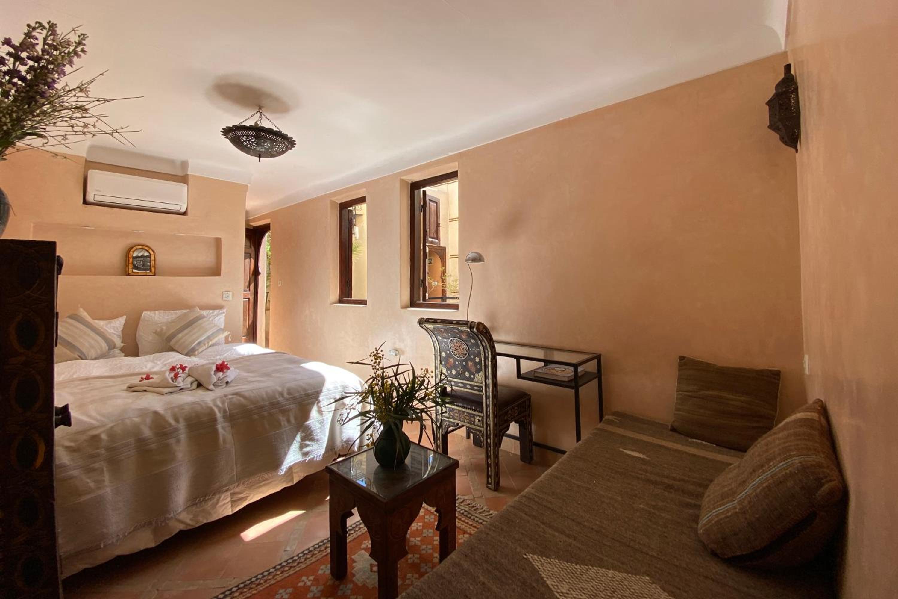 Five-Bedroom House - Photo 24