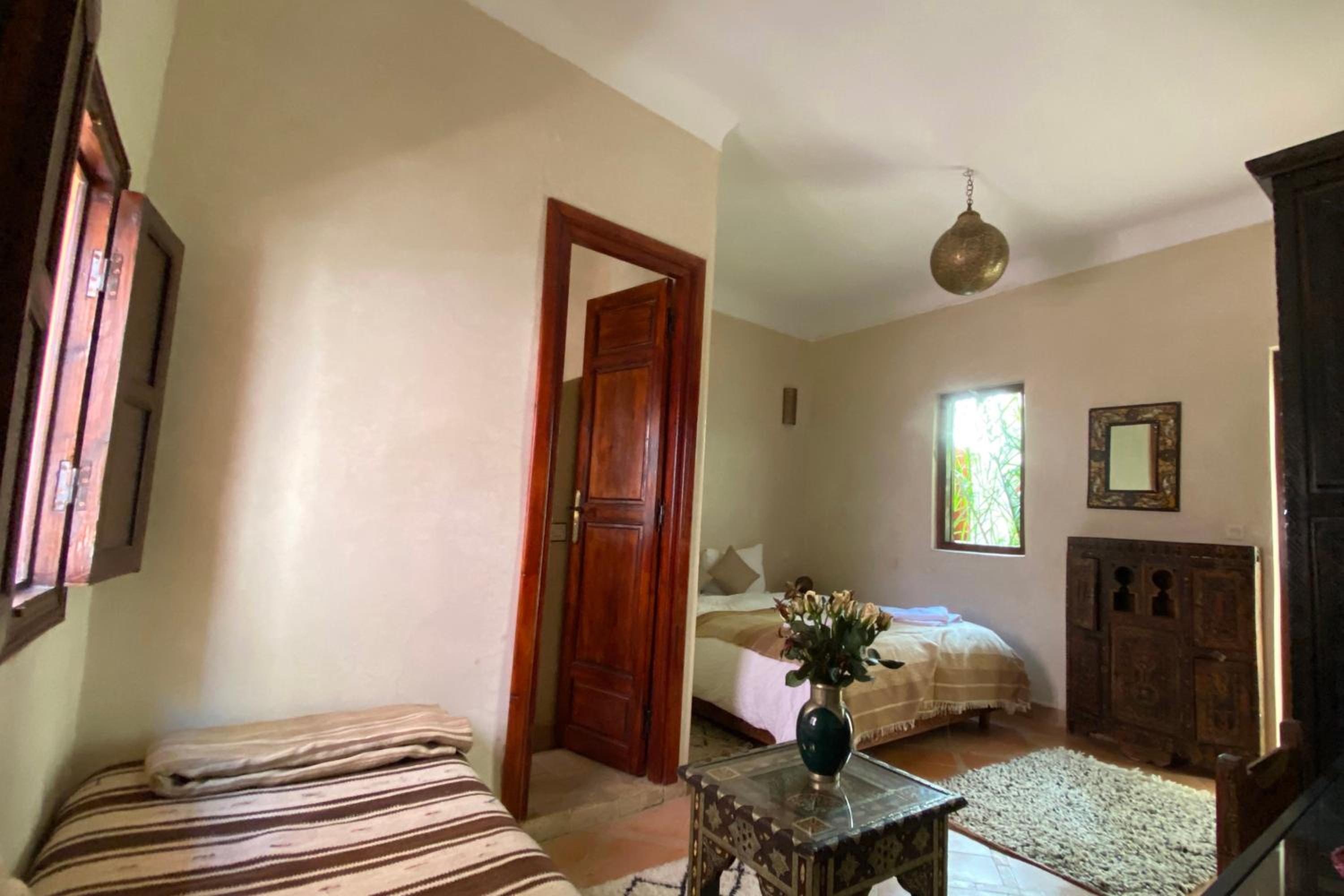 Five-Bedroom House - Photo 5