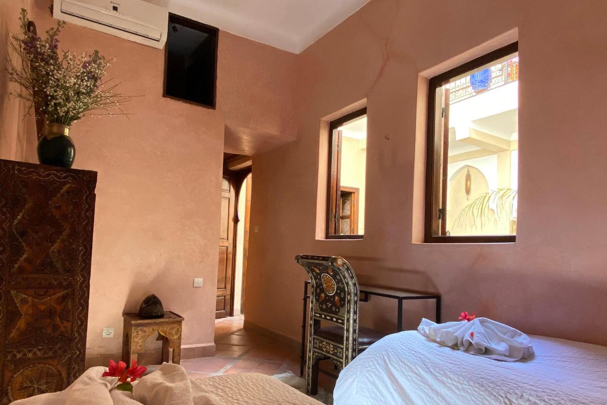 Five-Bedroom House - Photo 45