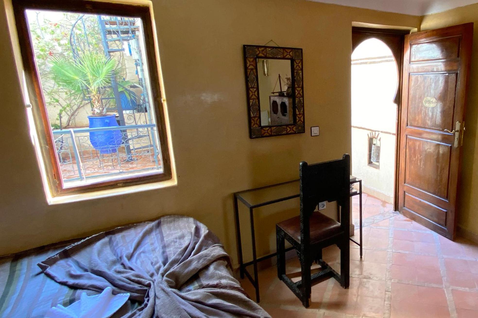 Five-Bedroom House - Photo 36