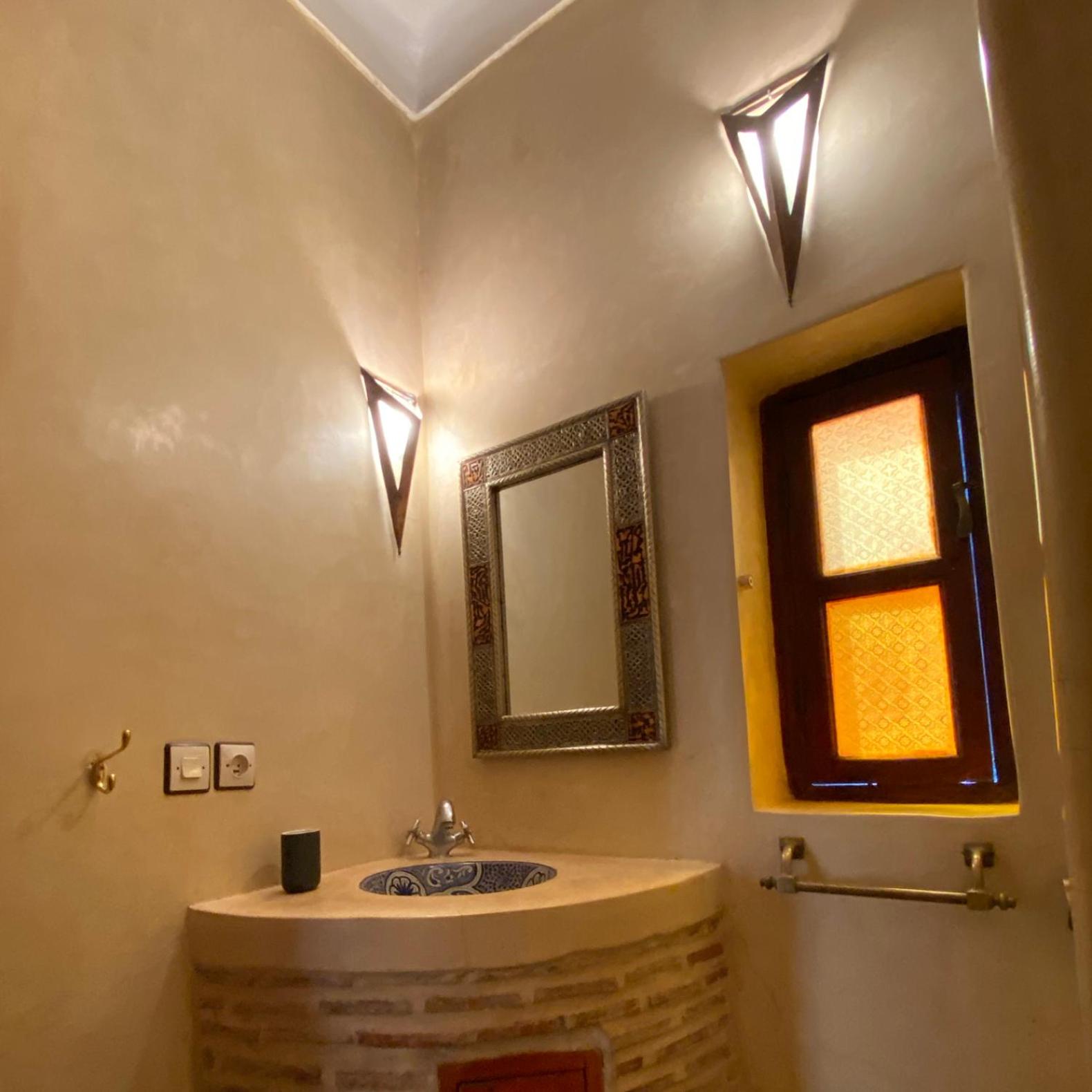 Five-Bedroom House - Photo 40