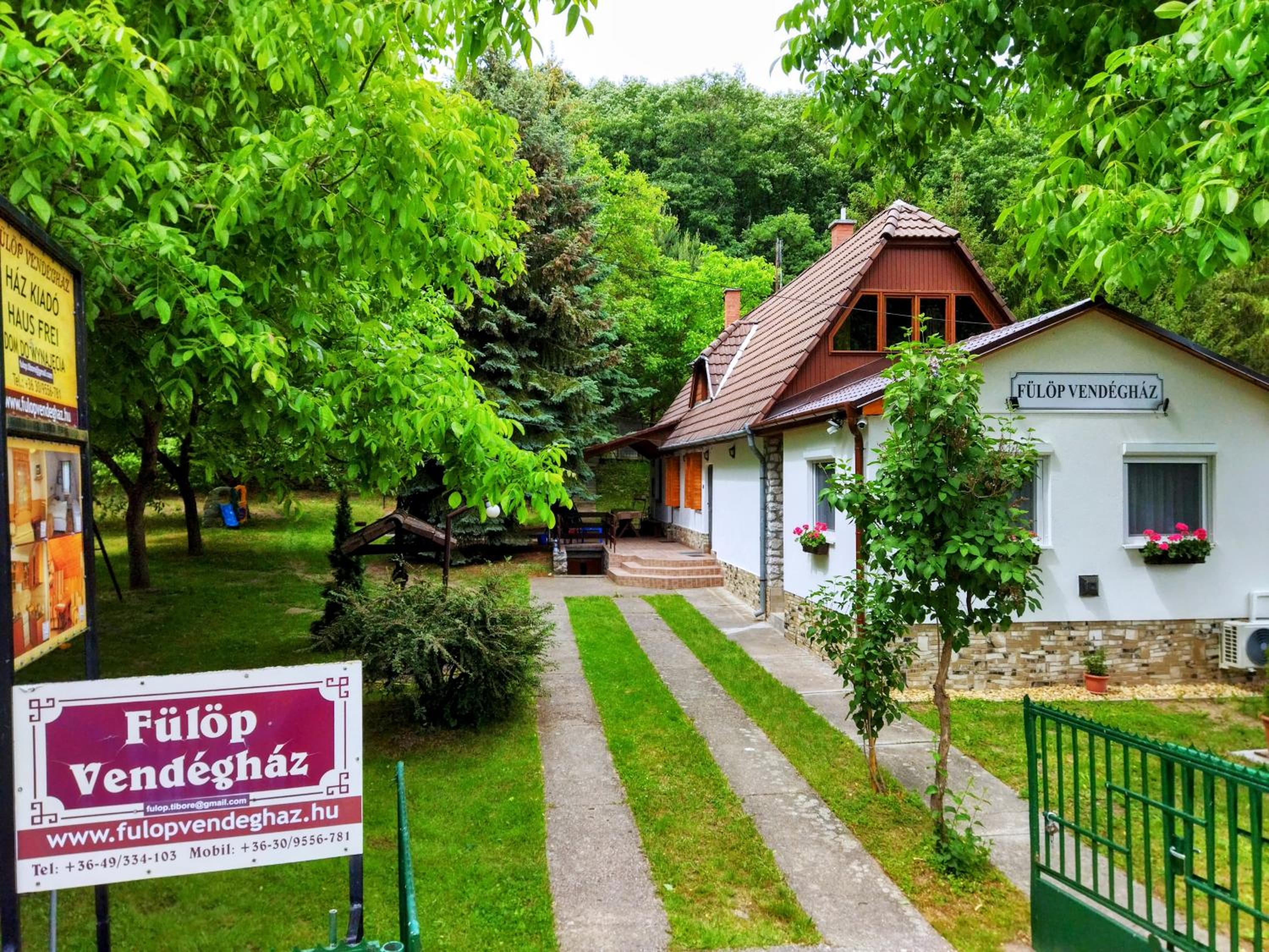 Four-Bedroom House with Balcony and Terrace - Zöldváralja utca  photo 2