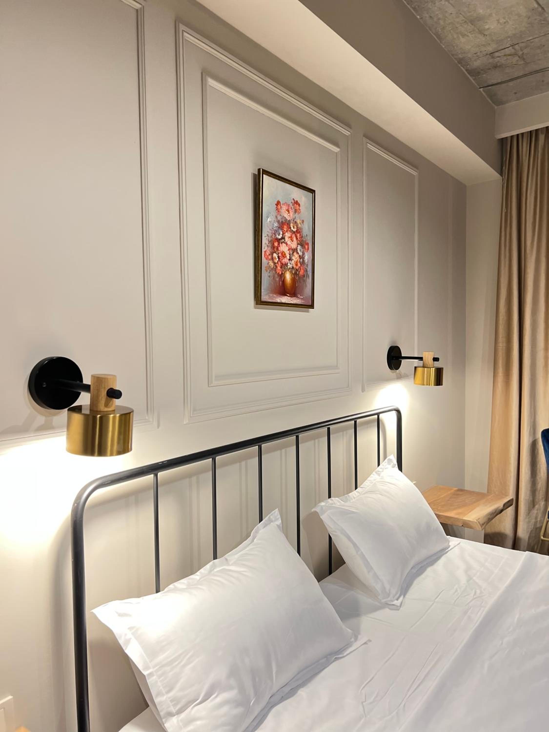 Large Double Room - Photo 2