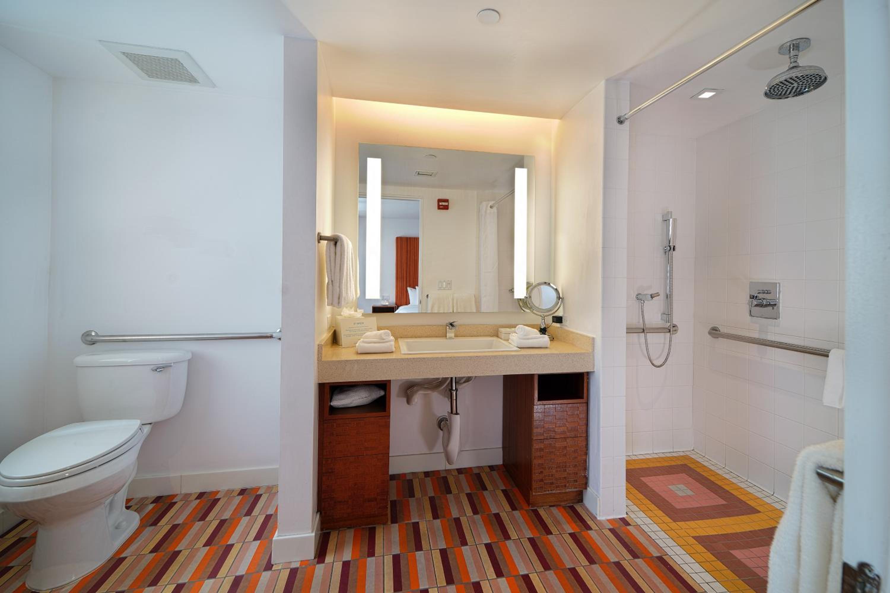 King Room with Balcony - Photo 3