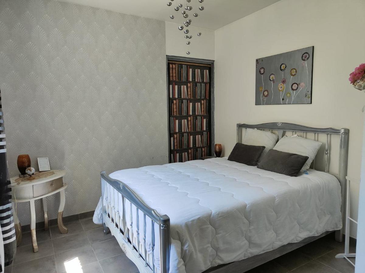 Apartment with Terrace - Photo 6