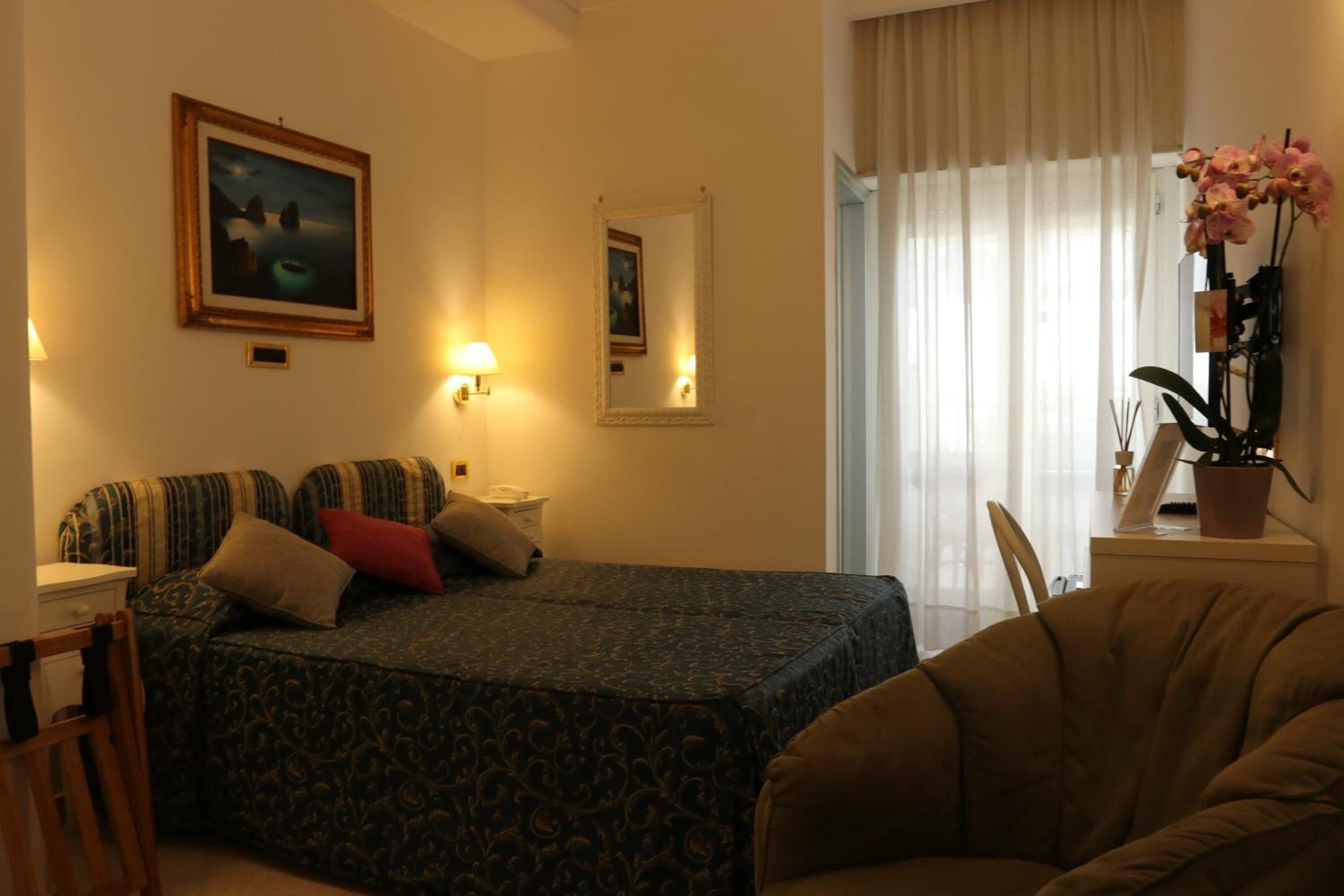 Double or Twin Room - Photo 6