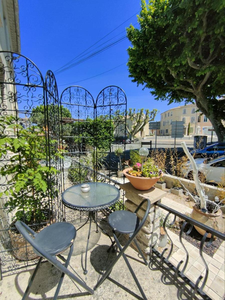 Apartment with Terrace - Photo 14