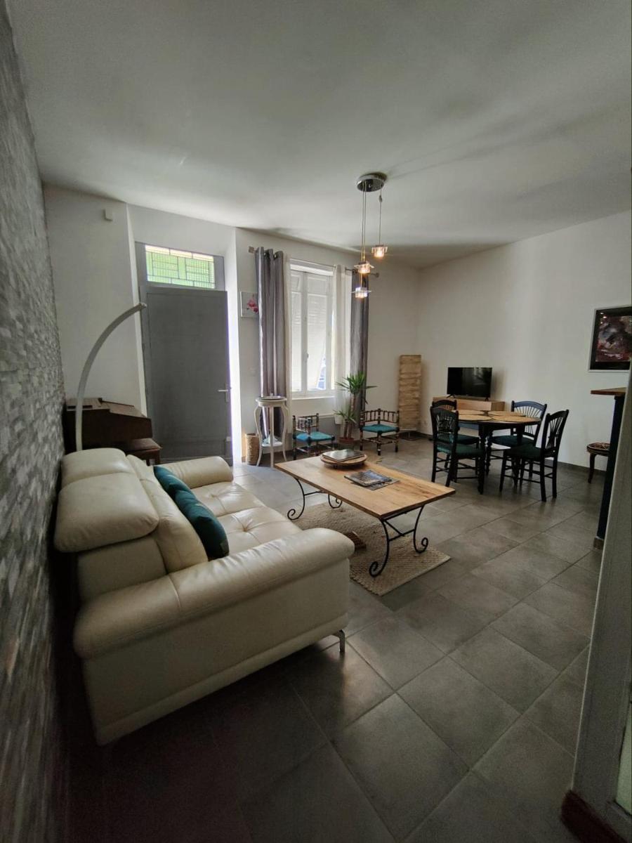 Apartment with Terrace - Photo 21